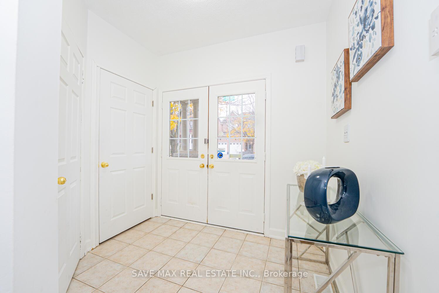 Photo 6 of 3 Gander Crescent, Brampton, Vales of Castlemore — HOMEH