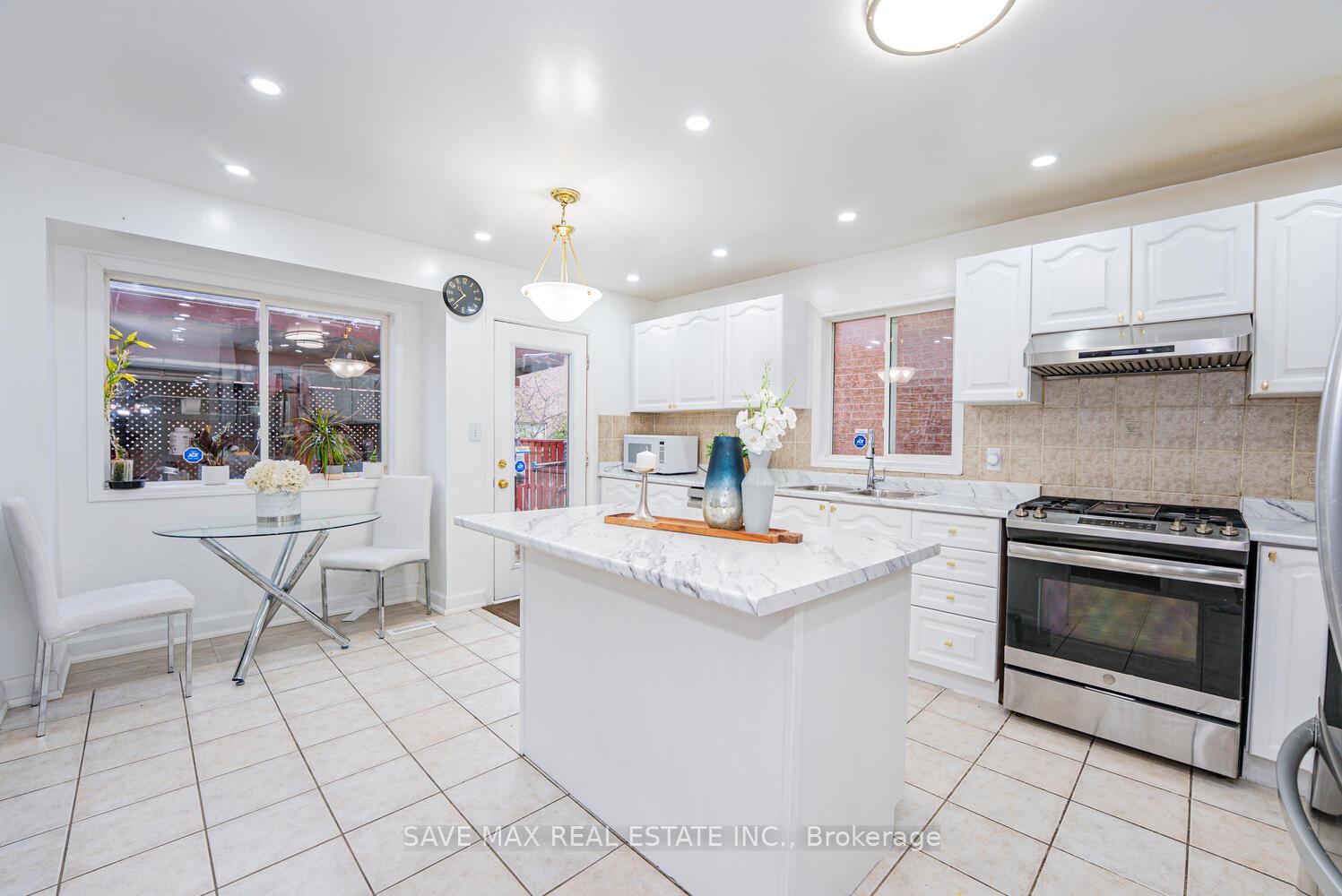 Photo 13 of 3 Gander Crescent, Brampton, Vales of Castlemore — HOMEH