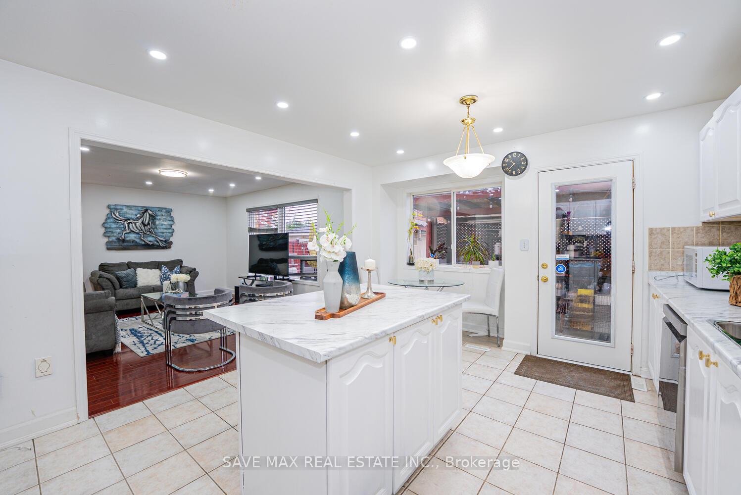 Photo 14 of 3 Gander Crescent, Brampton, Vales of Castlemore — HOMEH