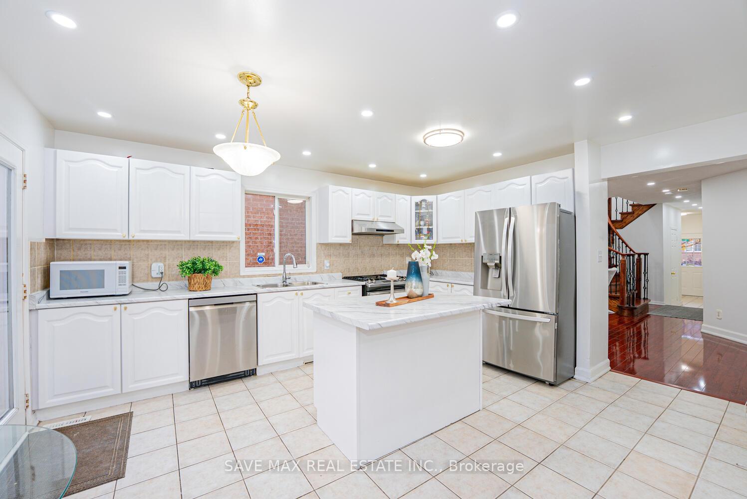 Photo 16 of 3 Gander Crescent, Brampton, Vales of Castlemore — HOMEH