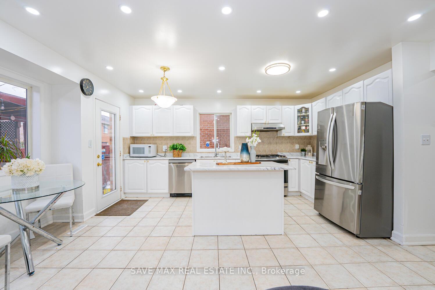 Photo 17 of 3 Gander Crescent, Brampton, Vales of Castlemore — HOMEH