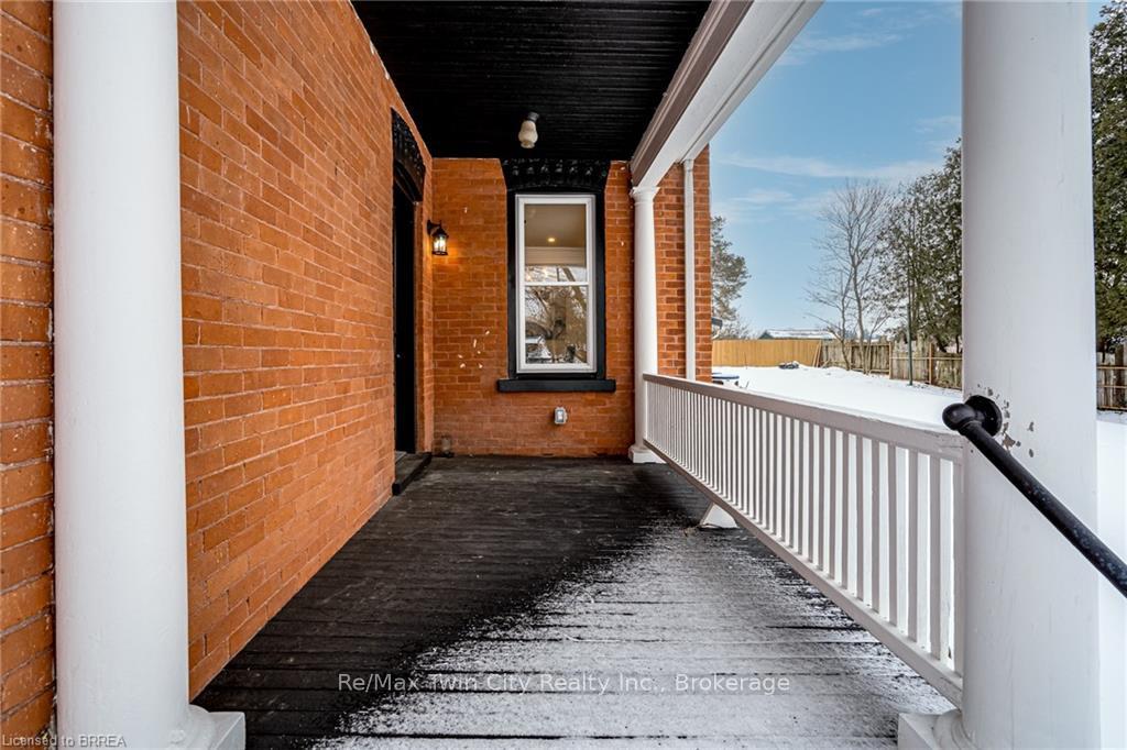 Photo 4 of 32 Princess Street, Brant, South Dumfries — HOMEH