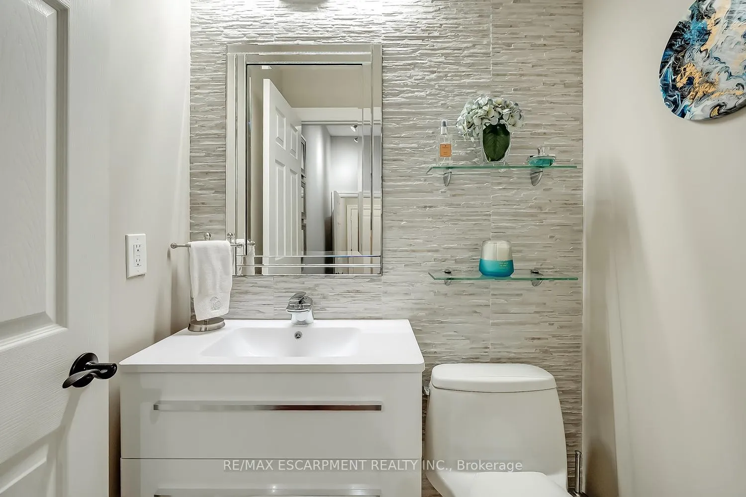 Photo 9 of 4304 Taywood Drive, Burlington, Rose — HOMEH