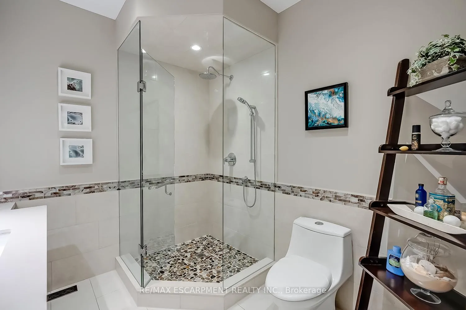 Photo 26 of 4304 Taywood Drive, Burlington, Rose — HOMEH