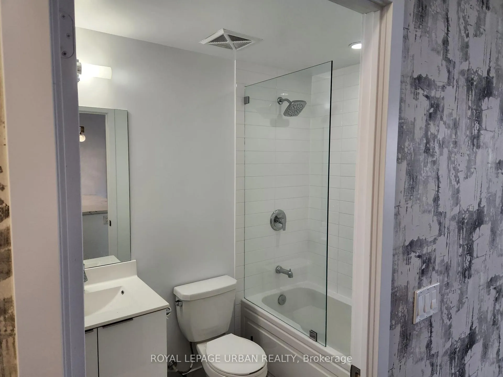 Photo 9 of Unit UPH2, 30 Shore Breeze Drive, Etobicoke, Mimico — HOMEH