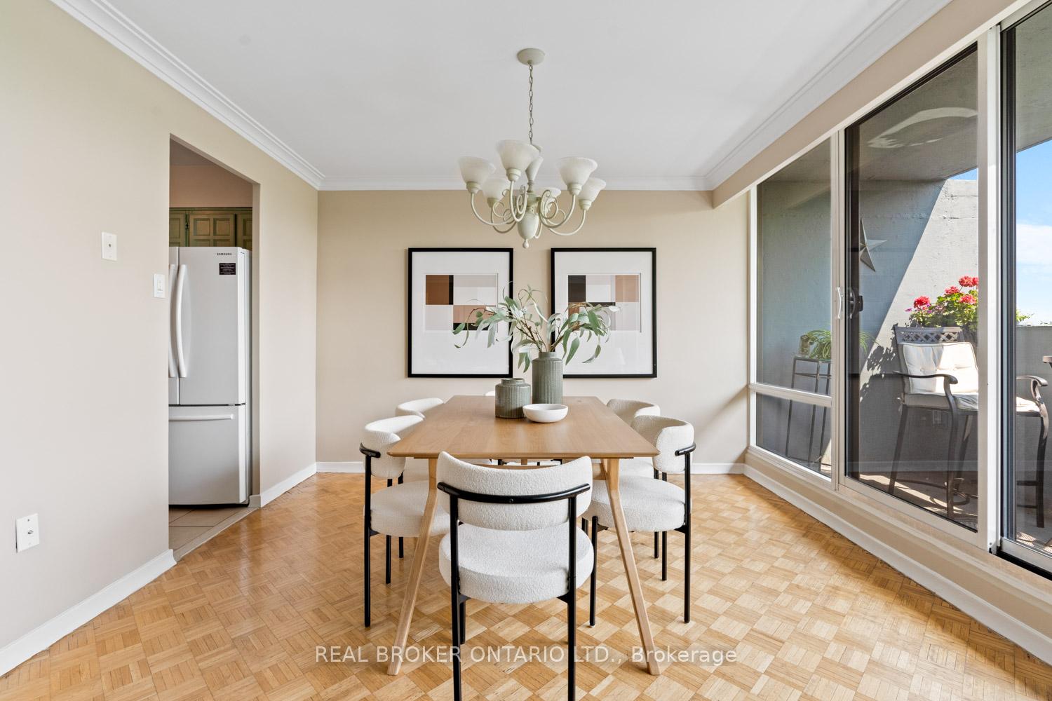 Photo 5 of Unit 605, 3555 Bathurst Street, Toronto, Bedford Park-Nortown — HOMEH