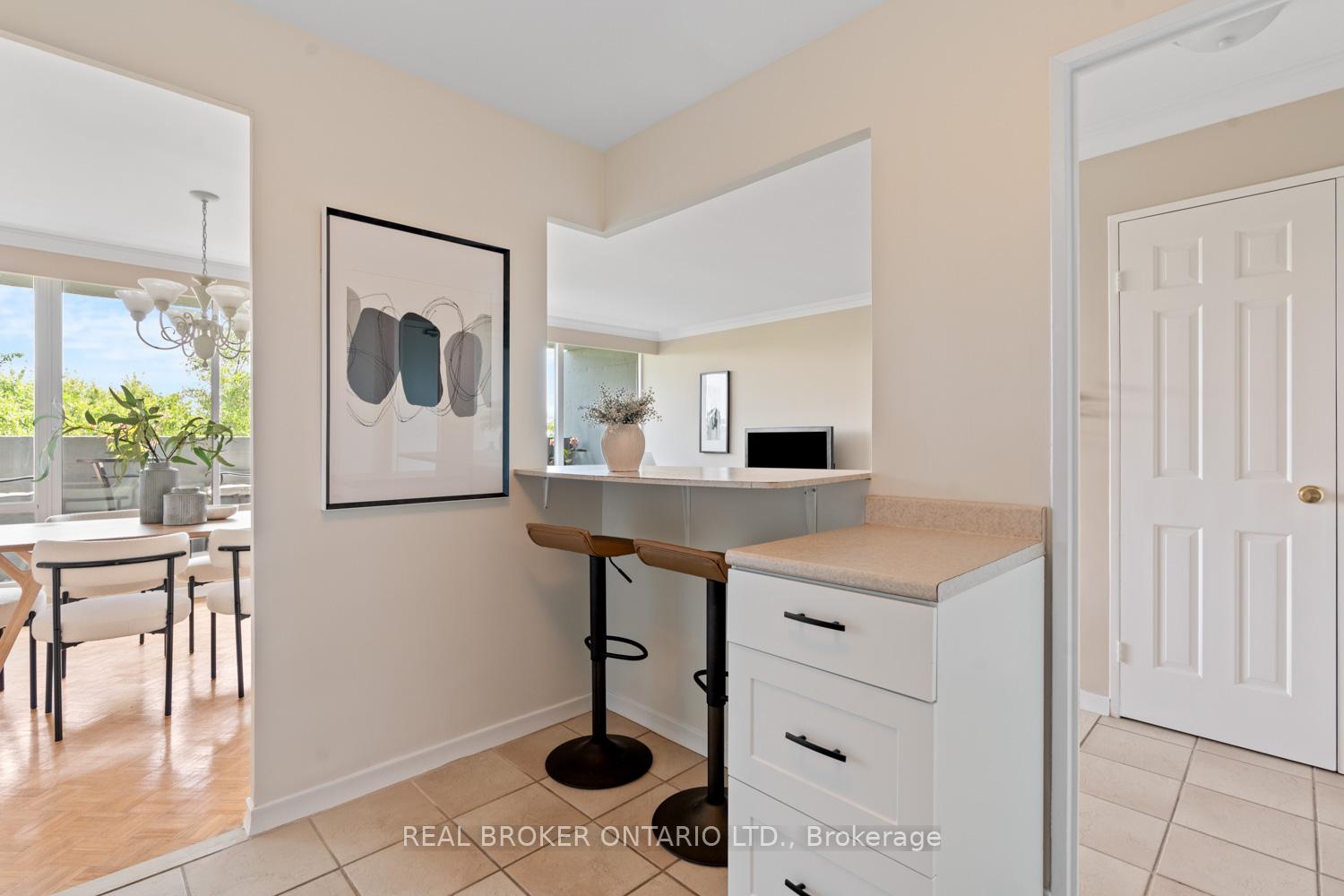 Photo 11 of Unit 605, 3555 Bathurst Street, Toronto, Bedford Park-Nortown — HOMEH