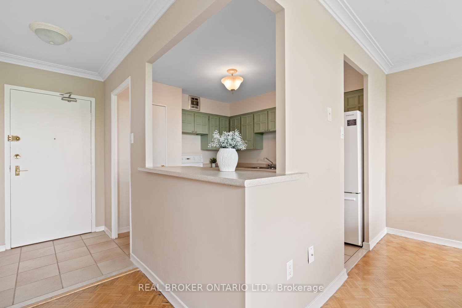 Photo 12 of Unit 605, 3555 Bathurst Street, Toronto, Bedford Park-Nortown — HOMEH