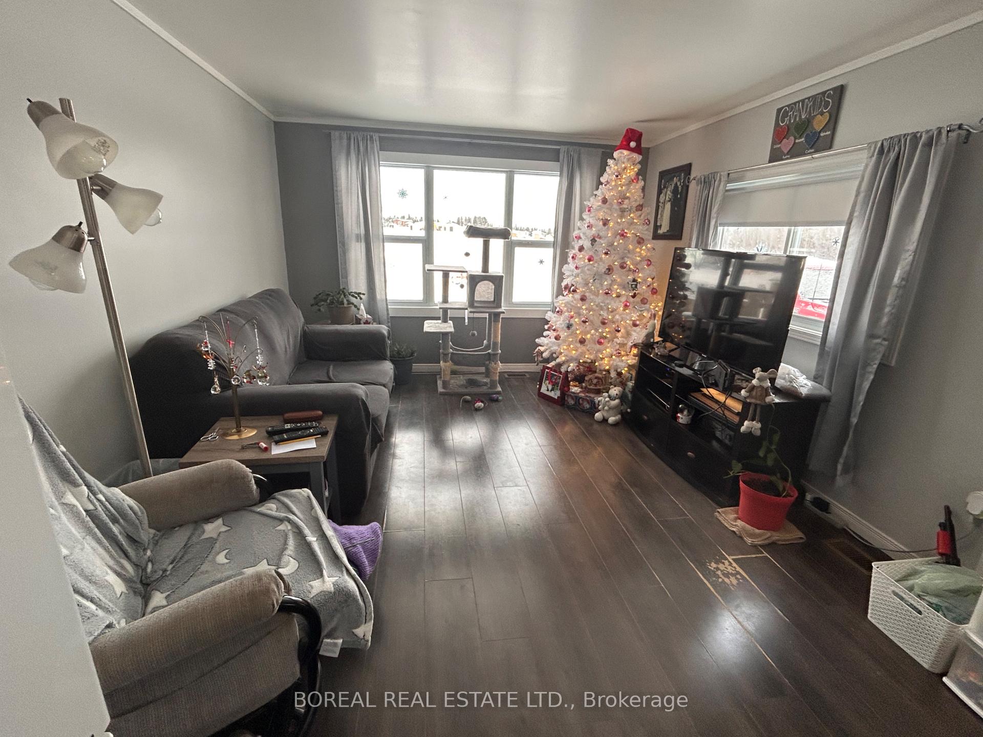 Photo 4 of 14 Ford Street, Cochrane — HOMEH