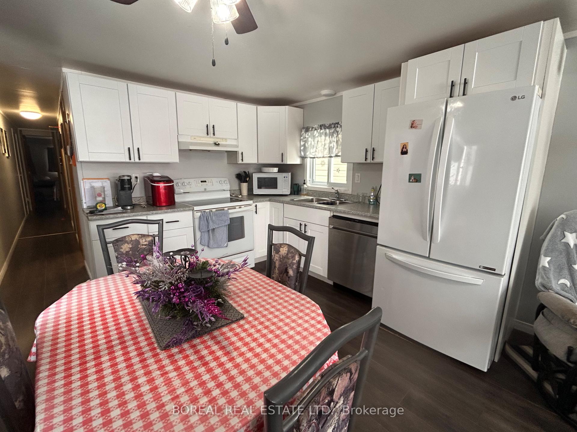 Photo 6 of 14 Ford Street, Cochrane — HOMEH