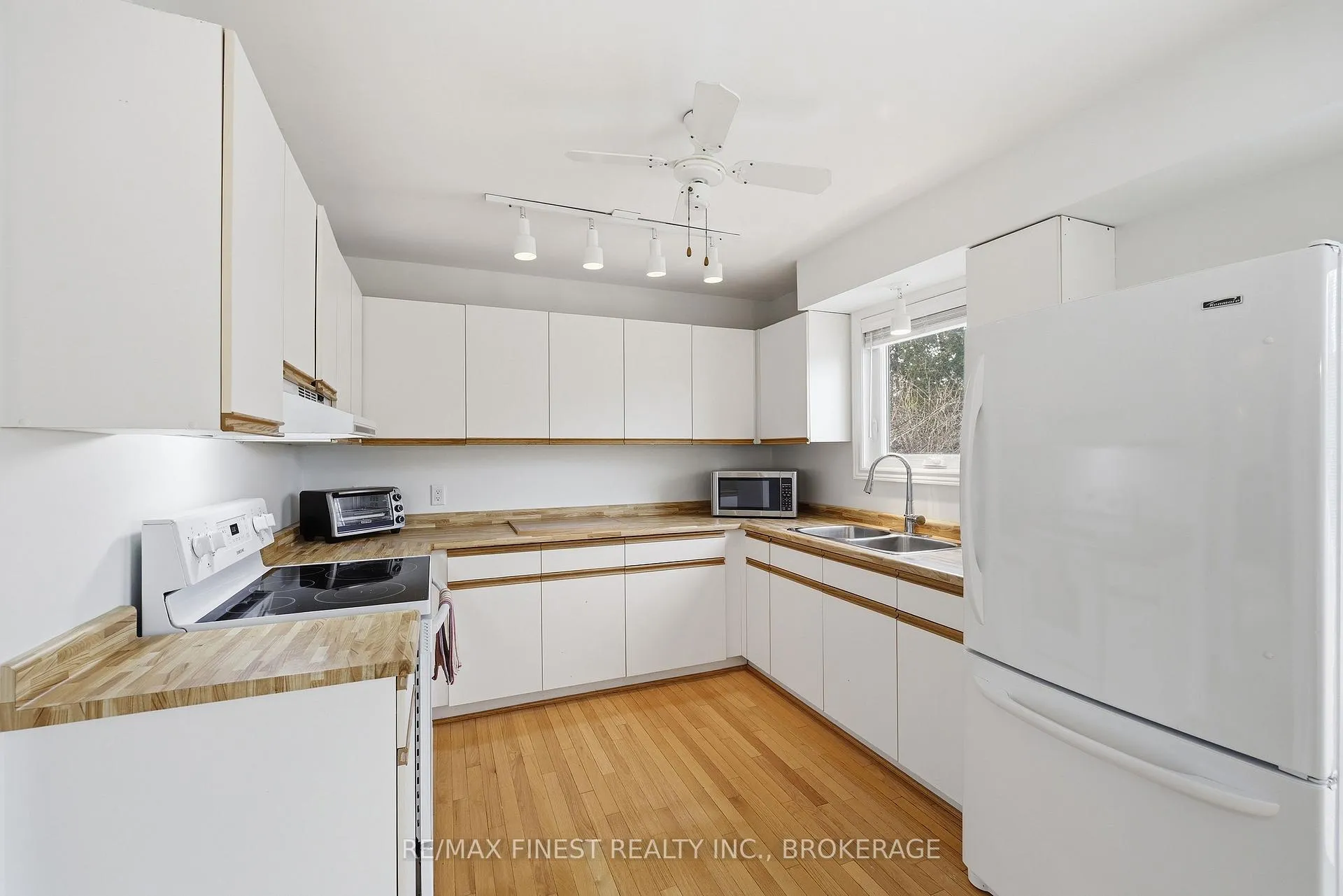 Photo 19 of 1068 Willowood Drive, Kingston, City Northwest — HOMEH