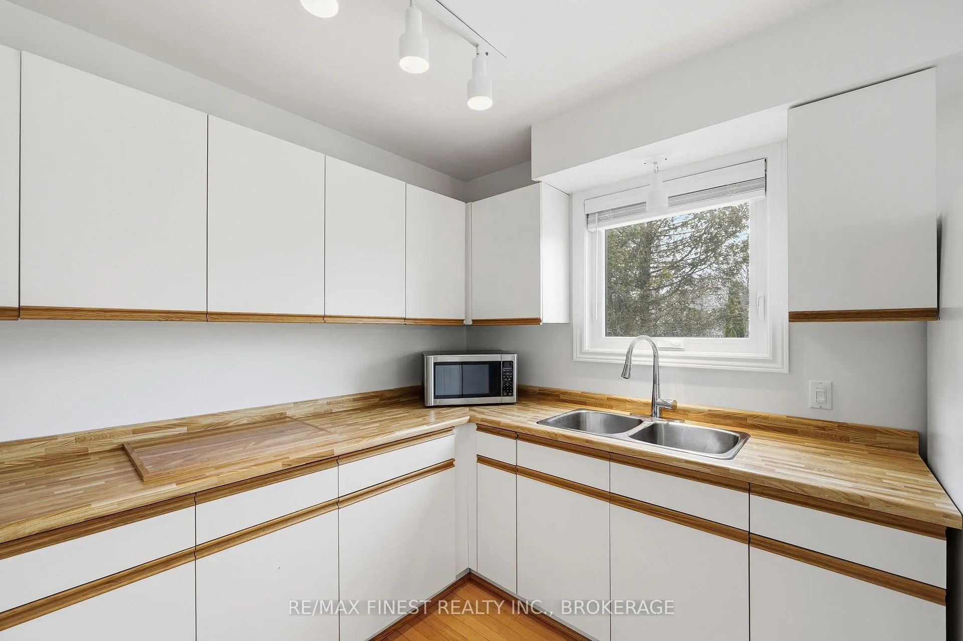 Photo 21 of 1068 Willowood Drive, Kingston, City Northwest — HOMEH
