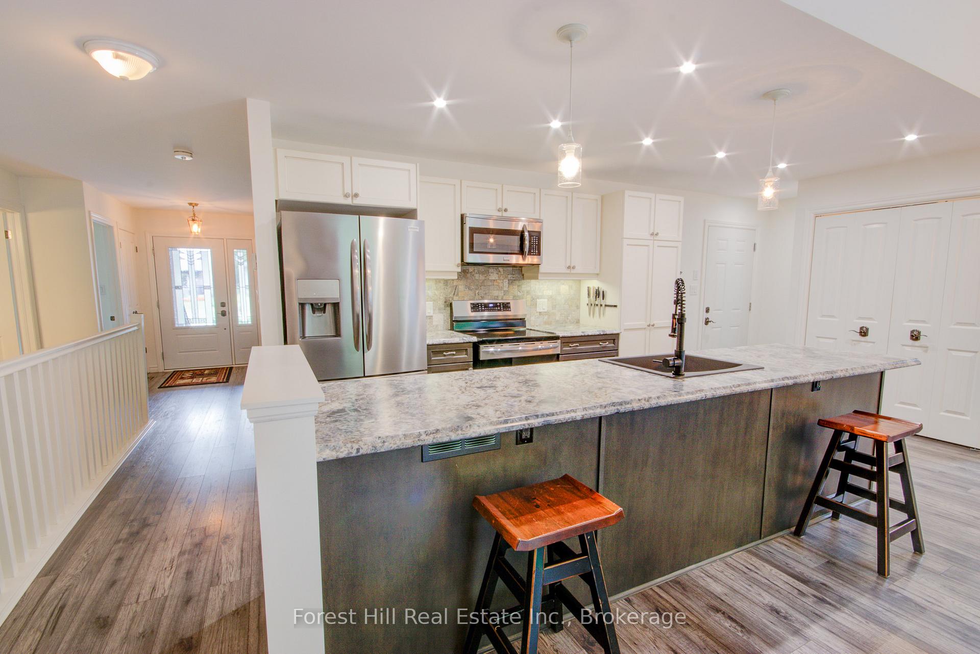 Photo 8 of 144 Pineridge Gate Pineridge Gate, Gravenhurst, Muskoka (S) — HOMEH