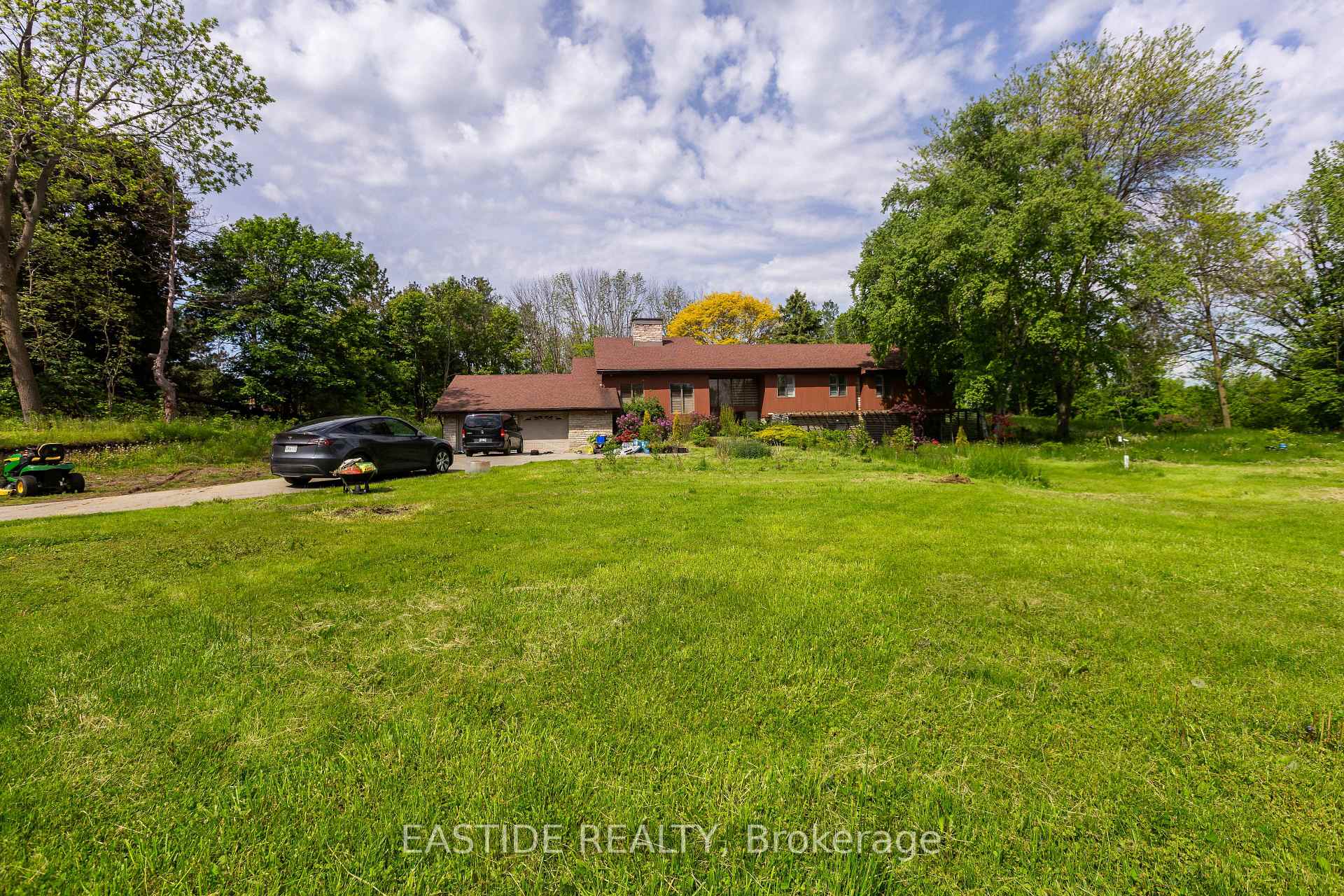 Front of 4395 4 Side Road