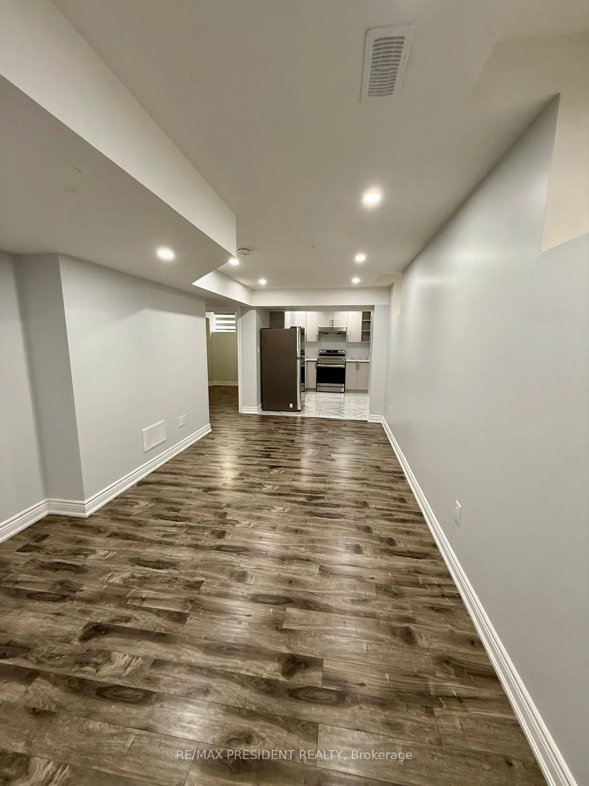 Photo 3 of 75 Thornbush Boulevard, Brampton, Northwest Brampton — HOMEH