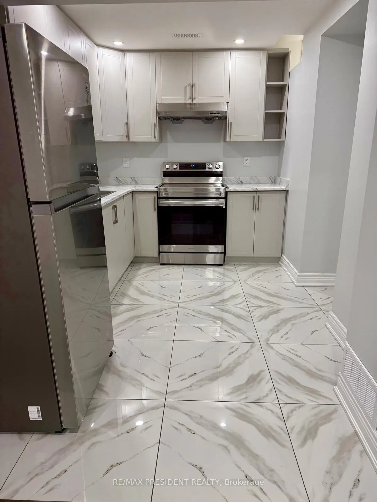 Photo 4 of 75 Thornbush Boulevard, Brampton, Northwest Brampton — HOMEH