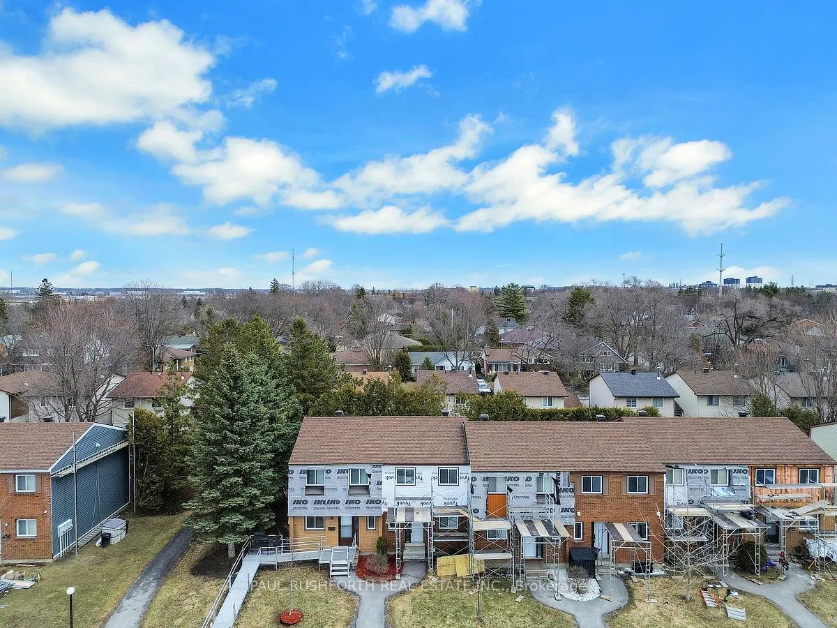 Photo 2 of 23 Pixley Private, Ottawa, Riverview Park — HOMEH
