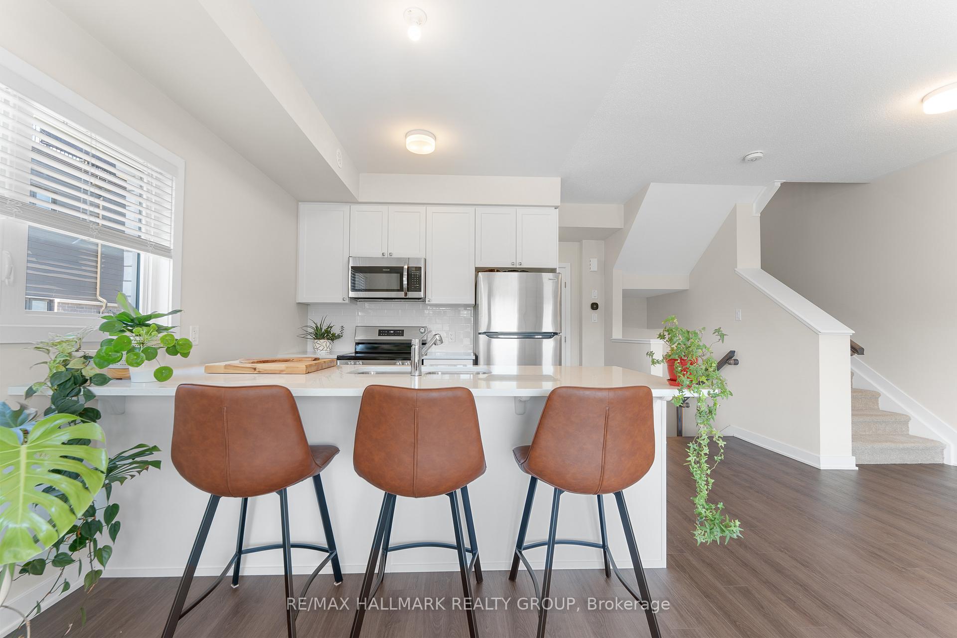 Photo 3 of 802 Mishi Private, Ottawa, CFB Rockcliffe and Area — HOMEH