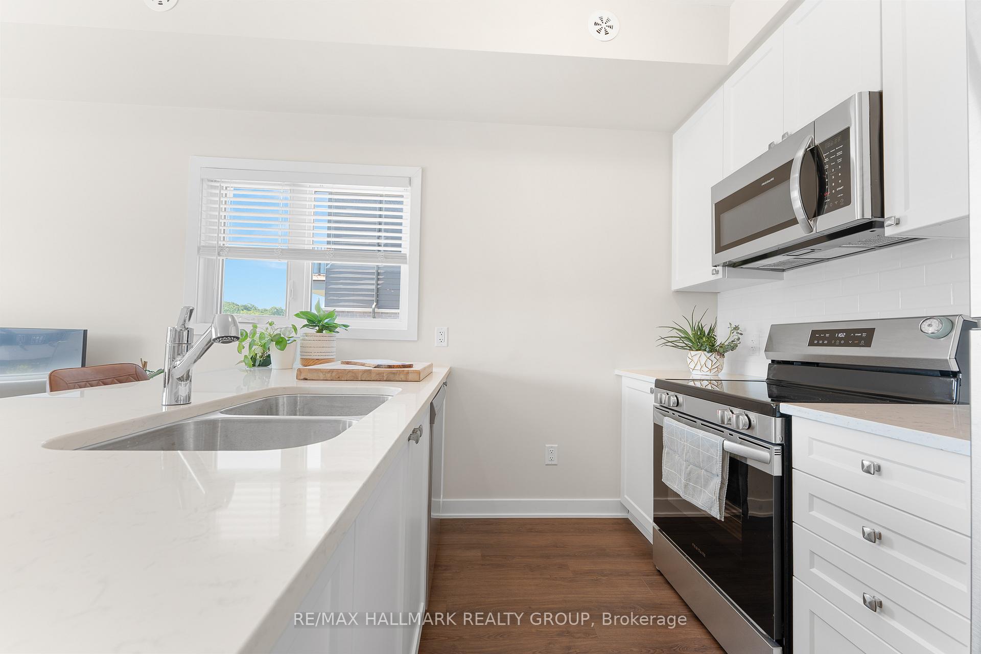 Photo 5 of 802 Mishi Private, Ottawa, CFB Rockcliffe and Area — HOMEH
