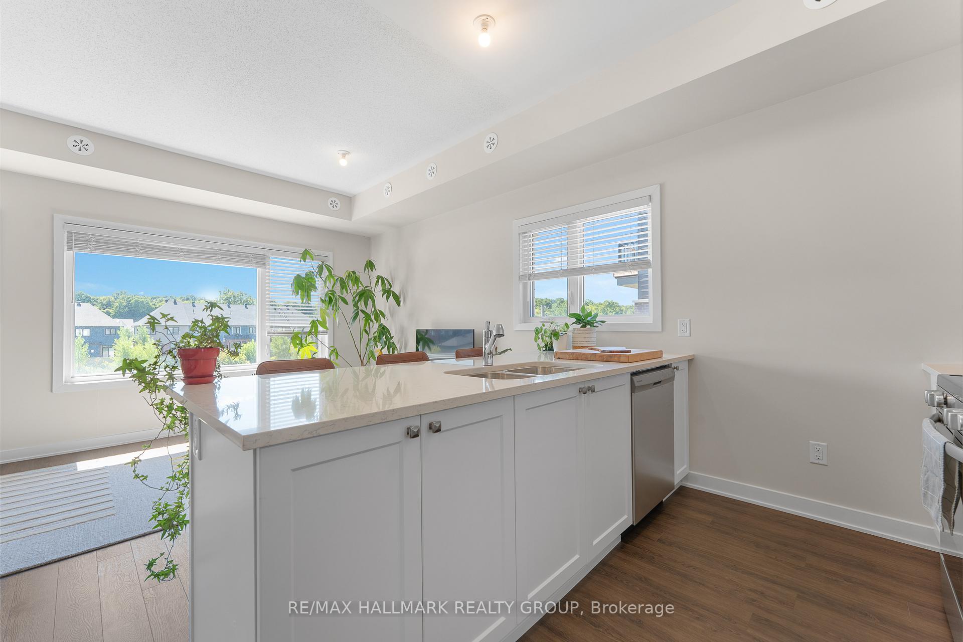 Photo 6 of 802 Mishi Private, Ottawa, CFB Rockcliffe and Area — HOMEH