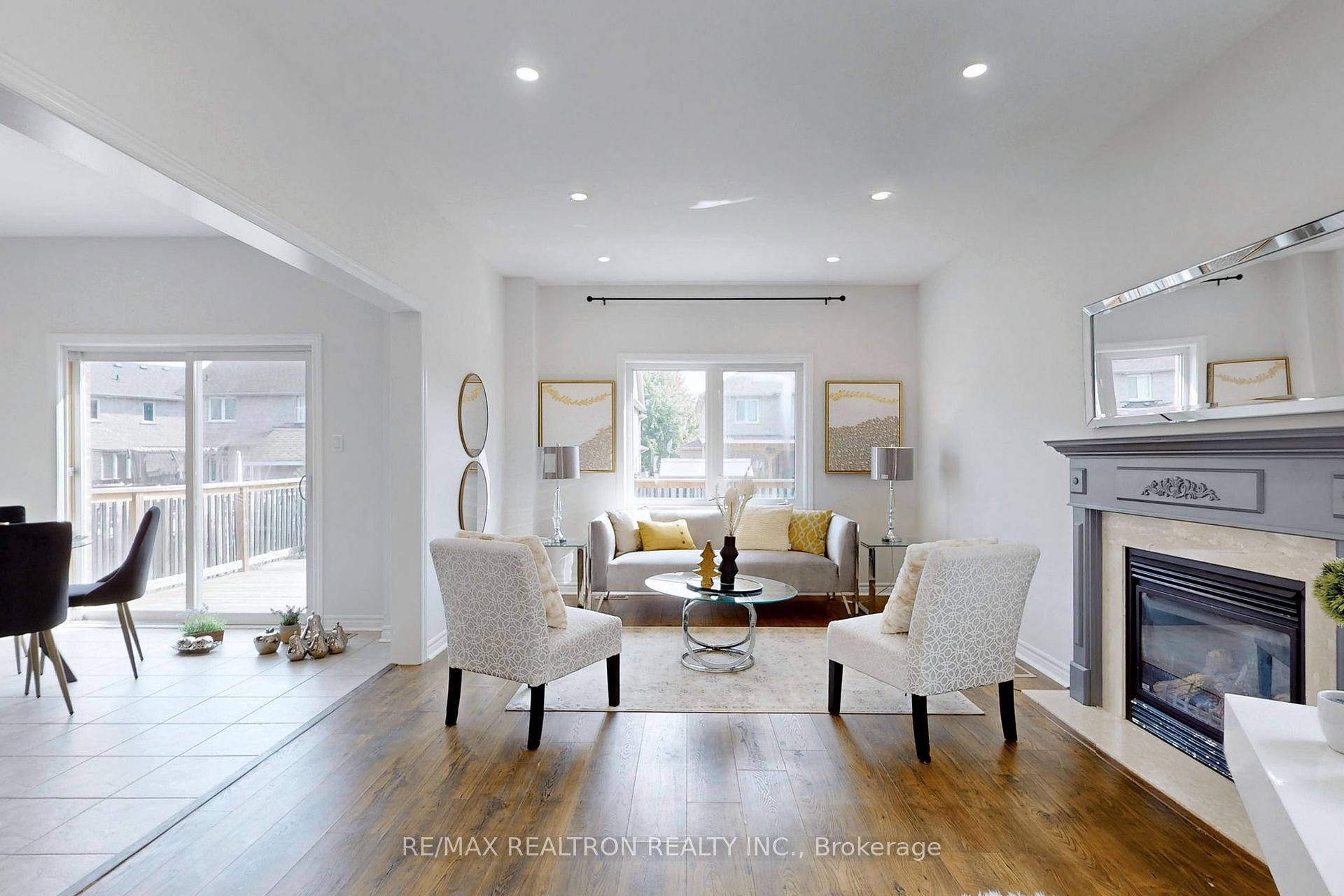 Photo 3 of 69 Richmond Park Drive, Georgina, Keswick North — HOMEH
