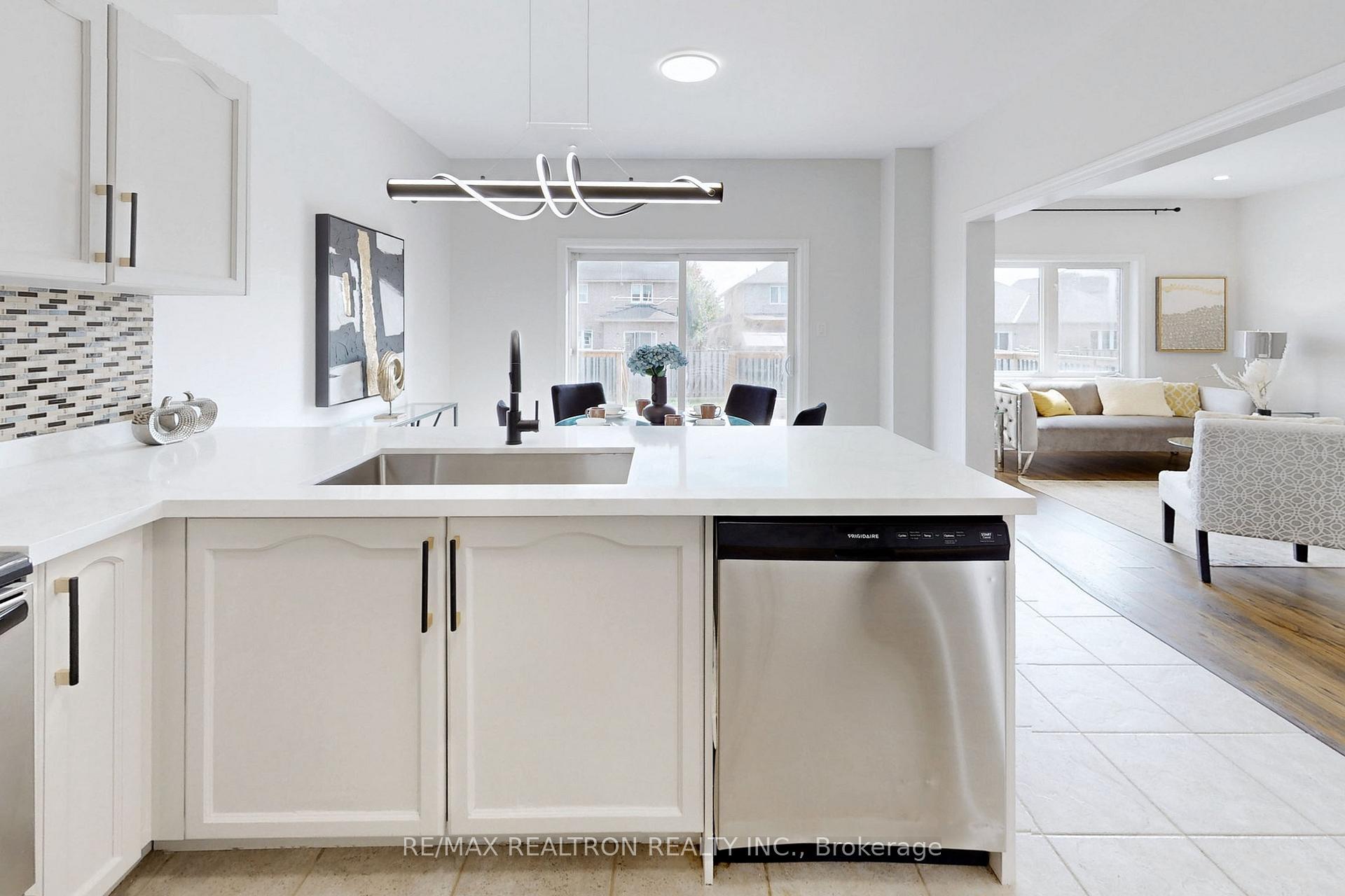 Photo 6 of 69 Richmond Park Drive, Georgina, Keswick North — HOMEH