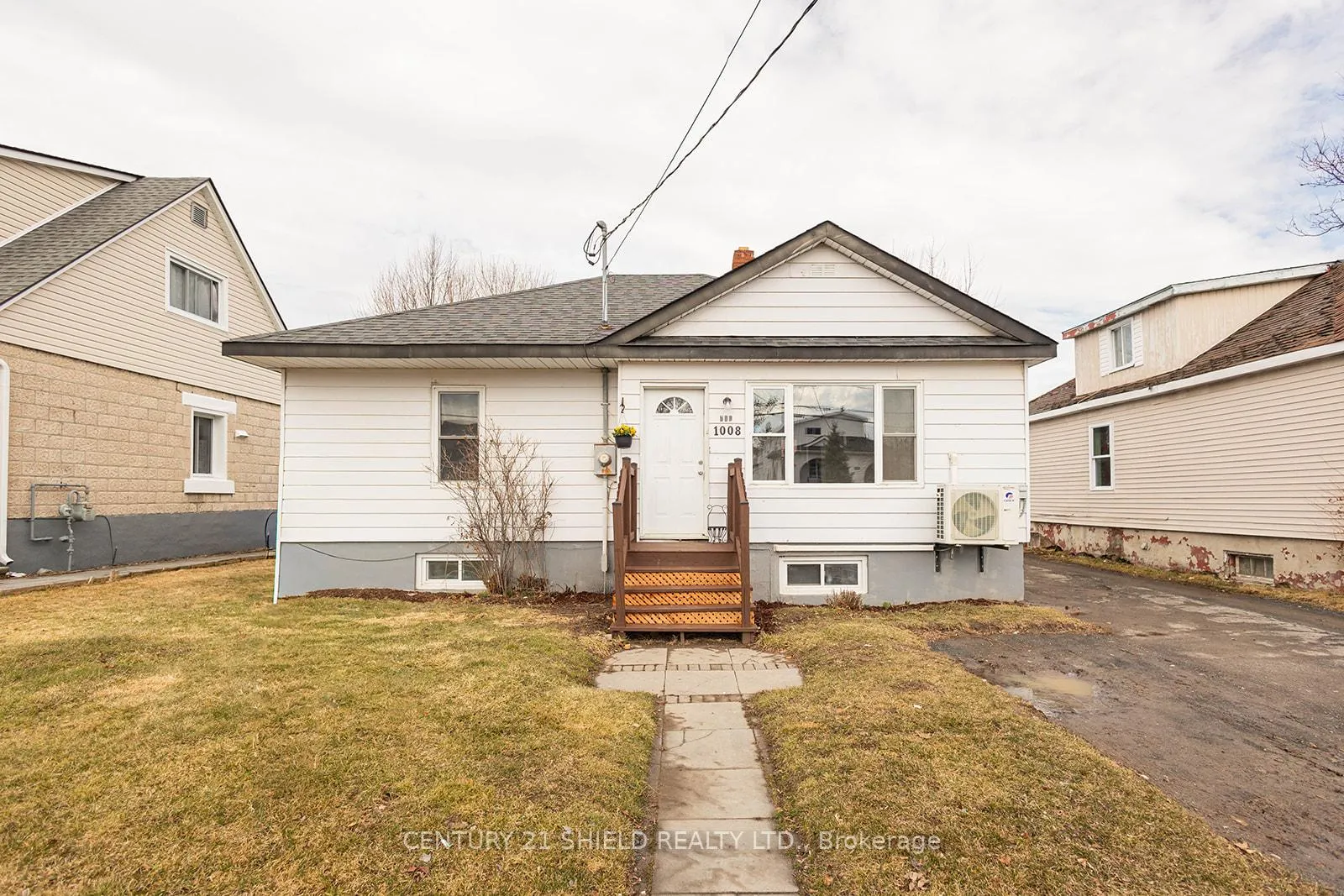 Photo 2 of 1008 Second Street E, Cornwall — HOMEH
