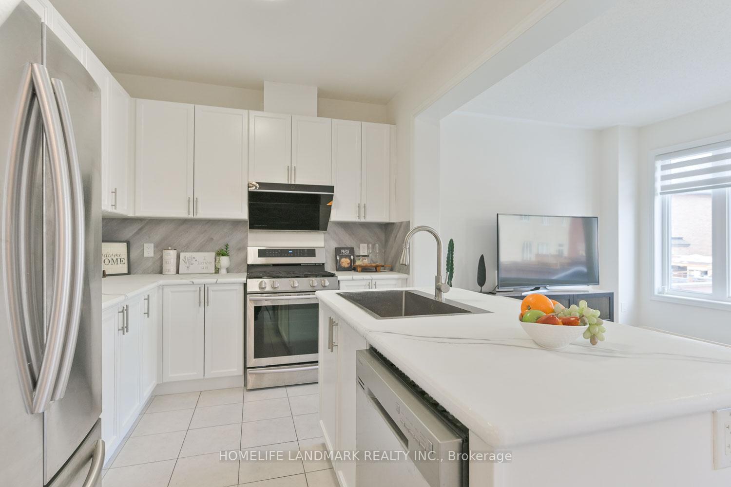 Photo 13 of 350 Roy Harper Avenue, Aurora, Rural Aurora — HOMEH