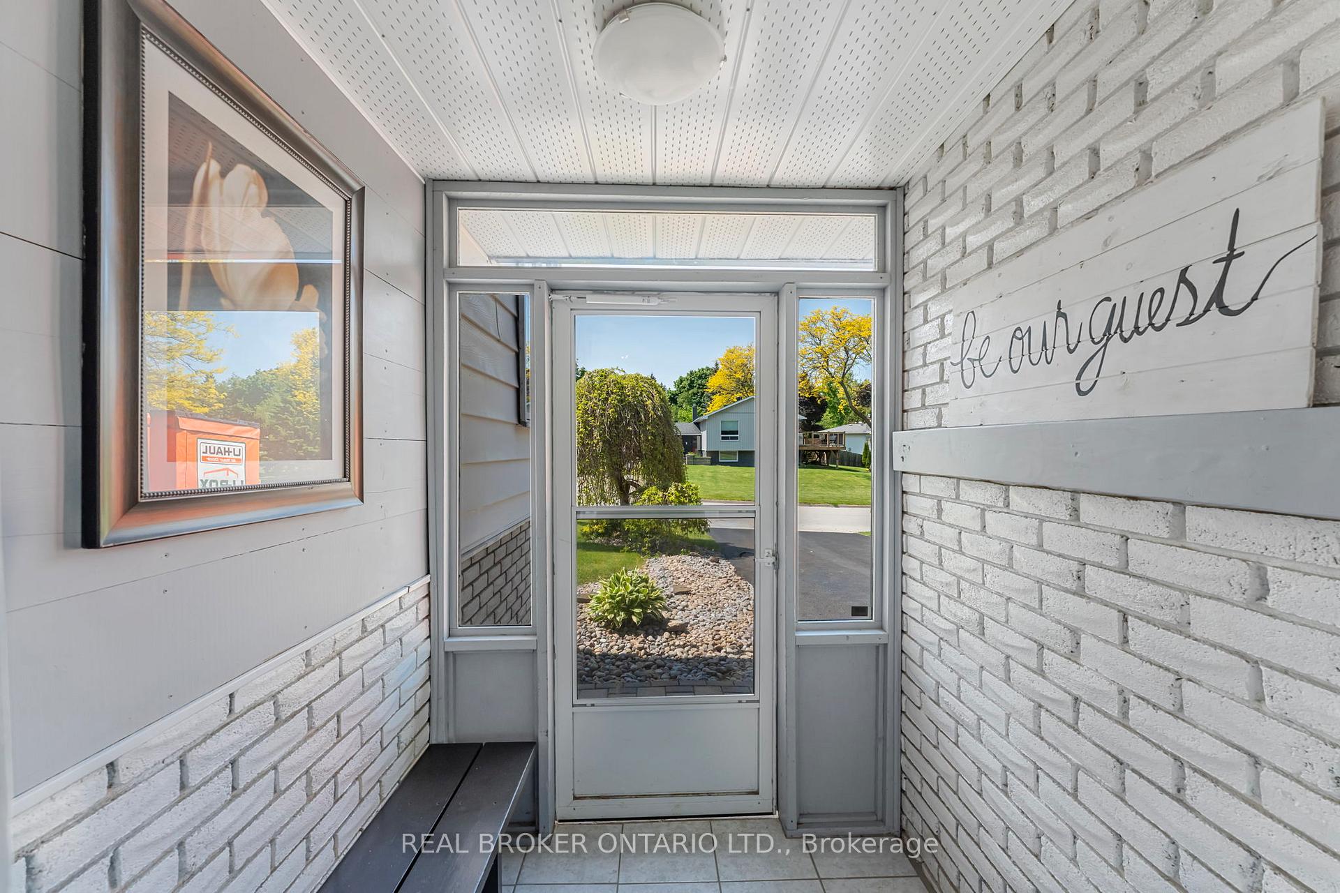 Photo 3 of 200 Hickory Lane, Barrie, Bayshore — HOMEH