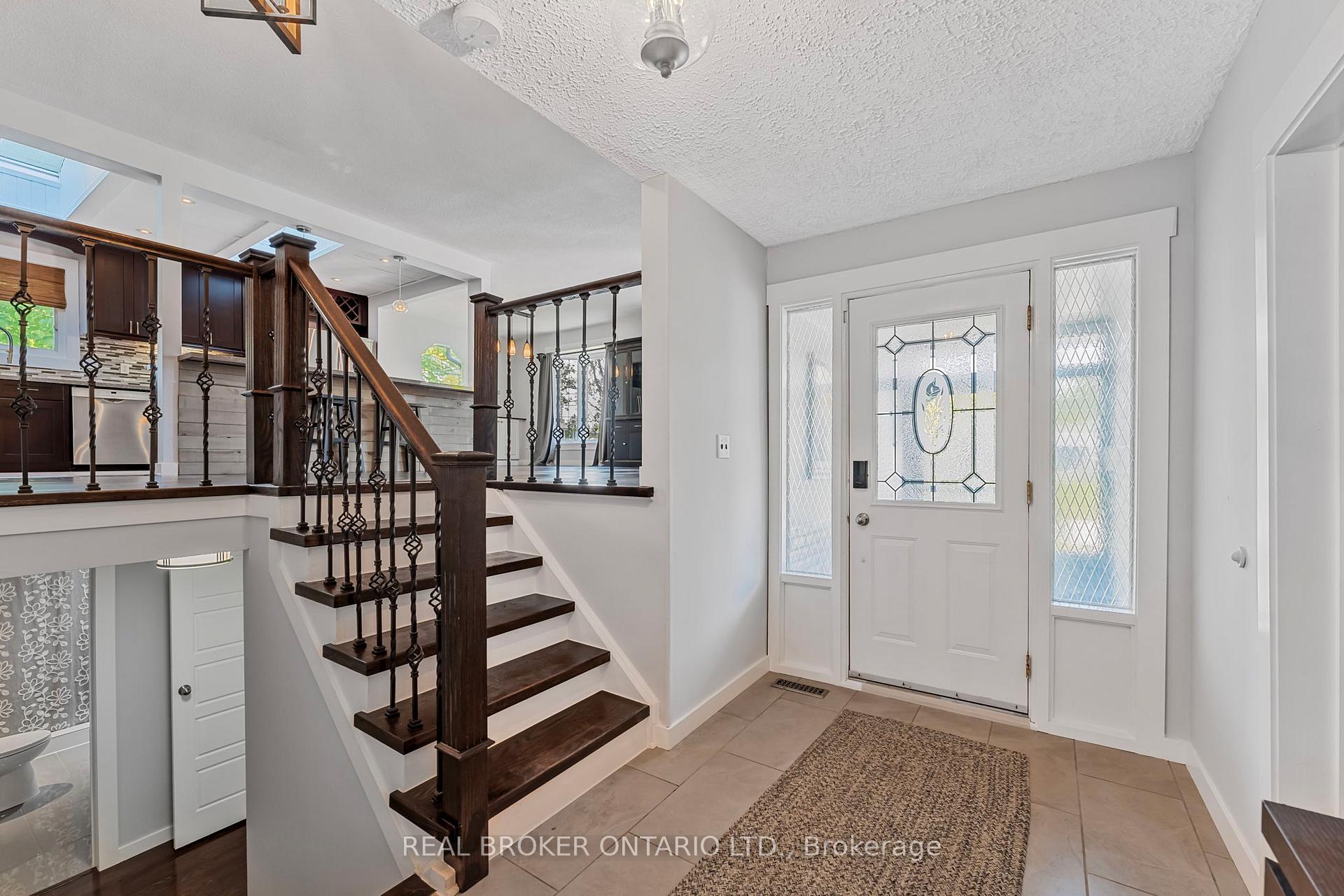 Photo 5 of 200 Hickory Lane, Barrie, Bayshore — HOMEH