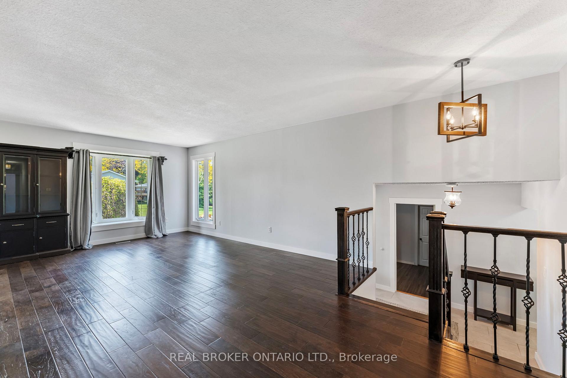 Photo 8 of 200 Hickory Lane, Barrie, Bayshore — HOMEH