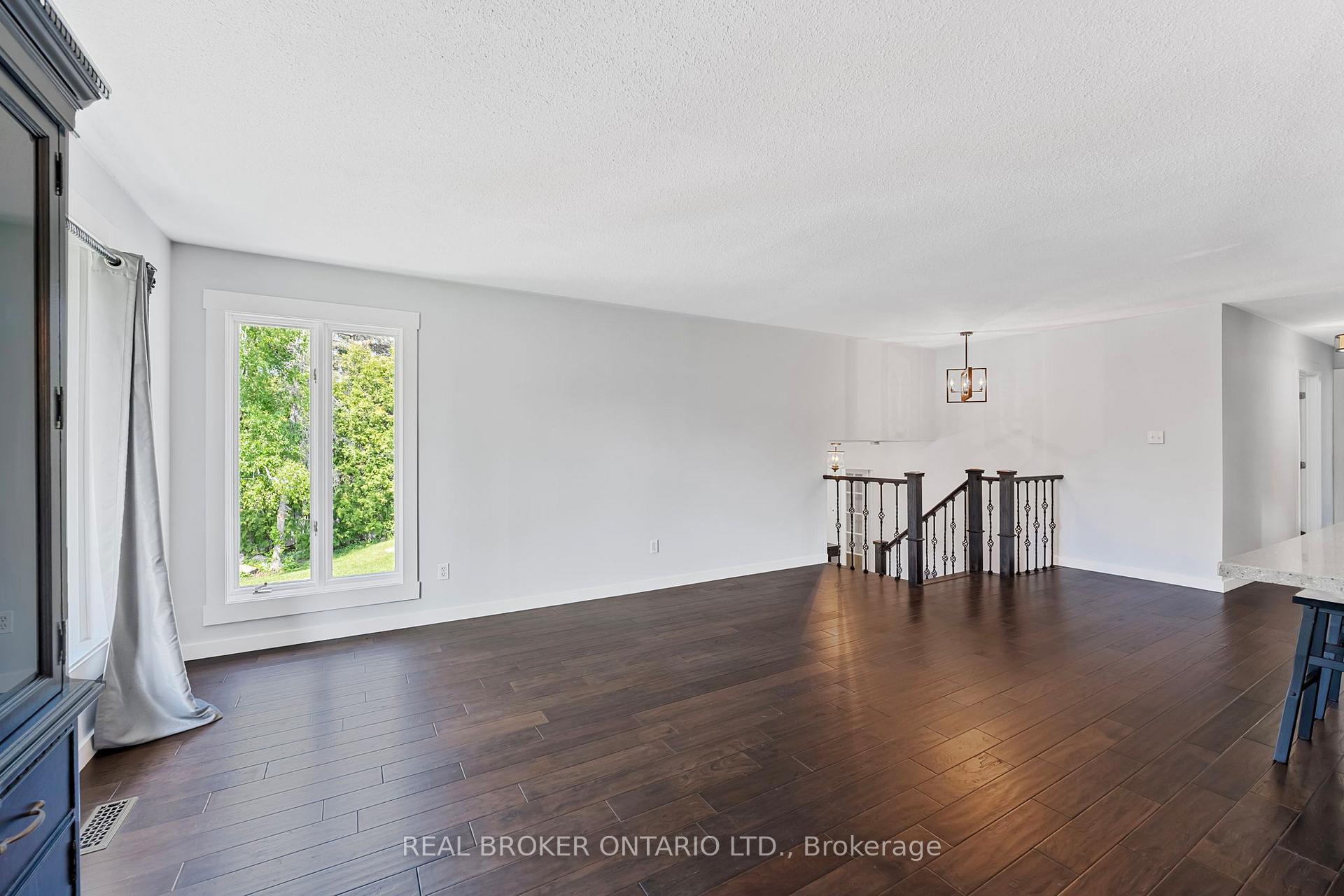 Photo 9 of 200 Hickory Lane, Barrie, Bayshore — HOMEH