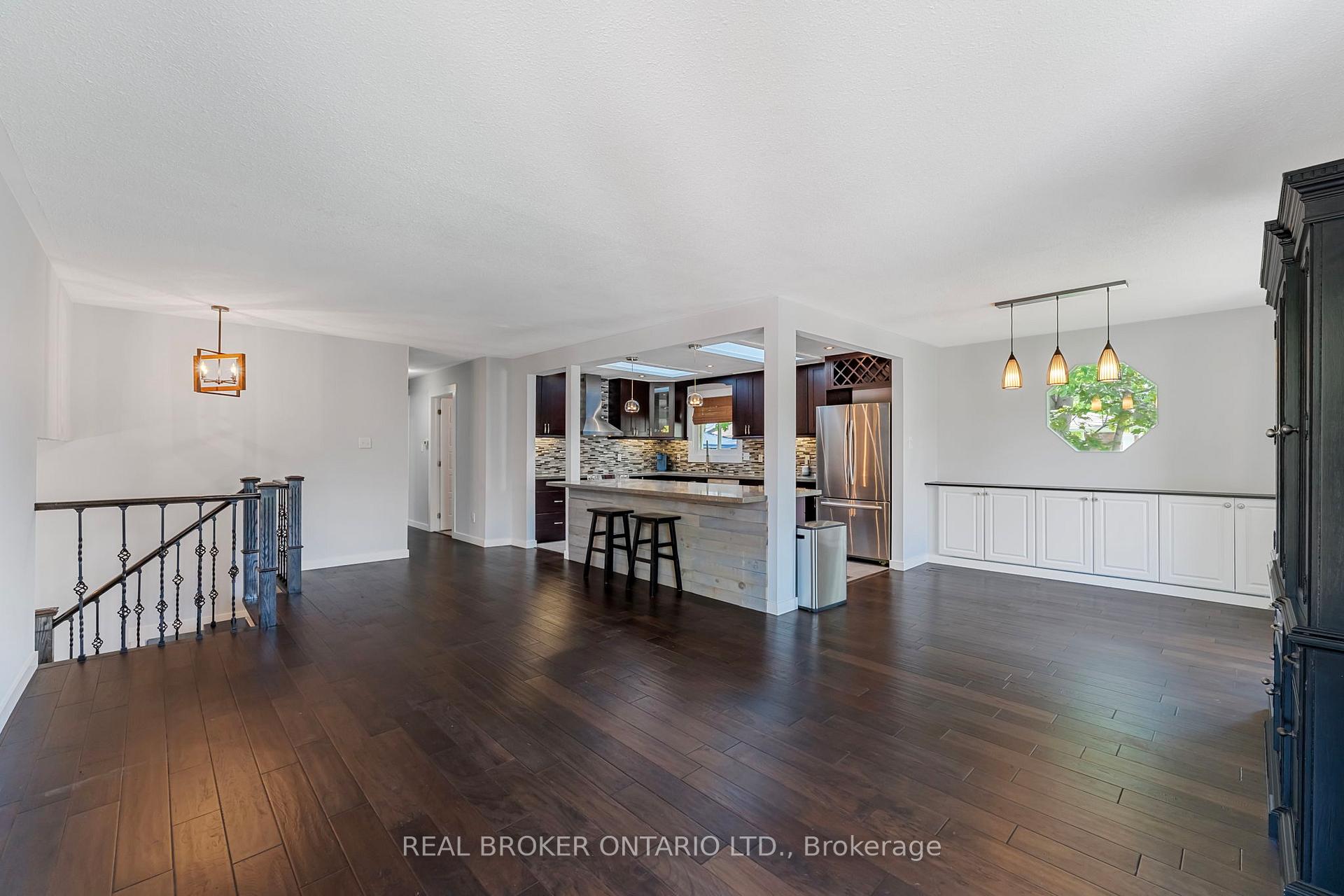 Photo 10 of 200 Hickory Lane, Barrie, Bayshore — HOMEH