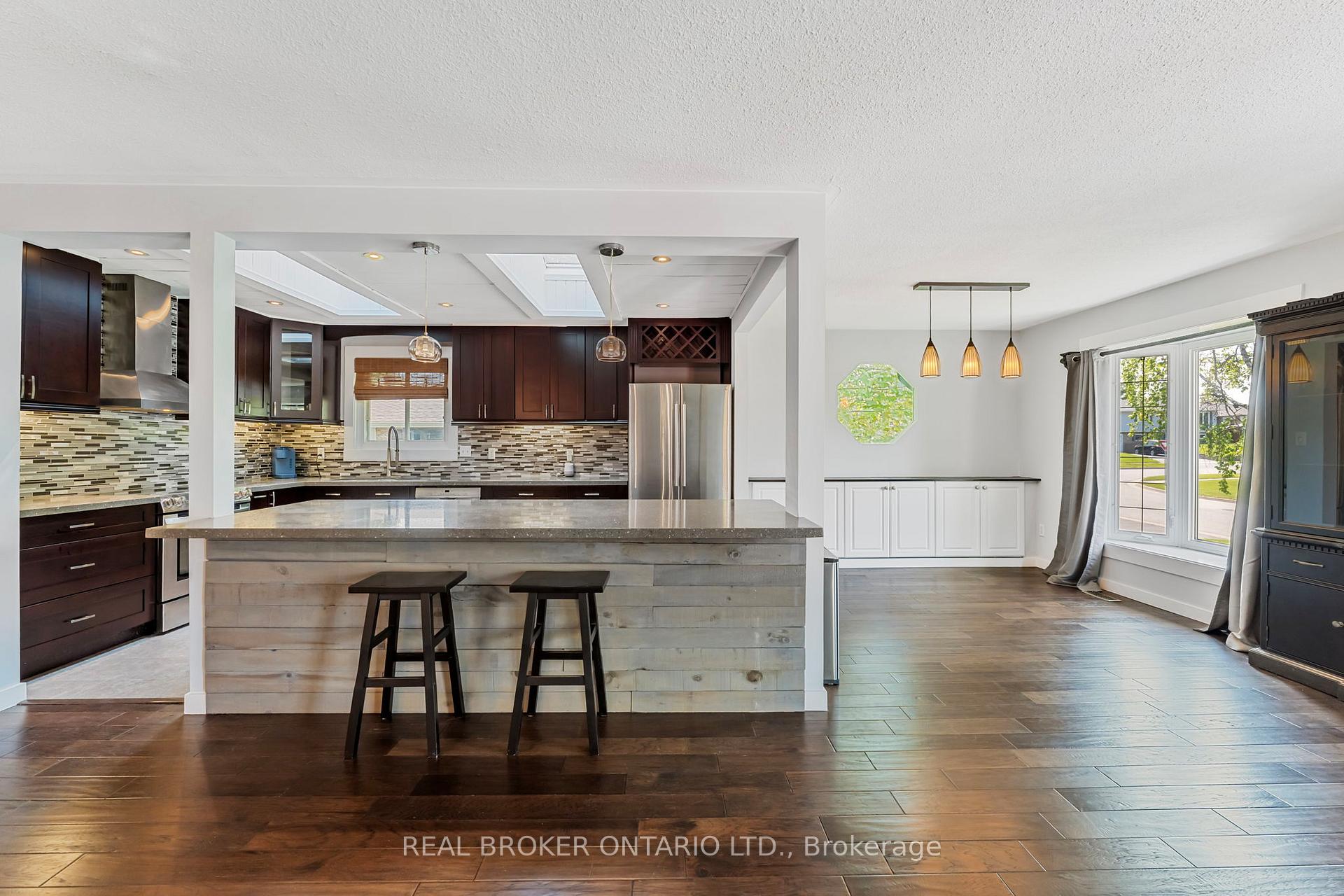 Photo 11 of 200 Hickory Lane, Barrie, Bayshore — HOMEH