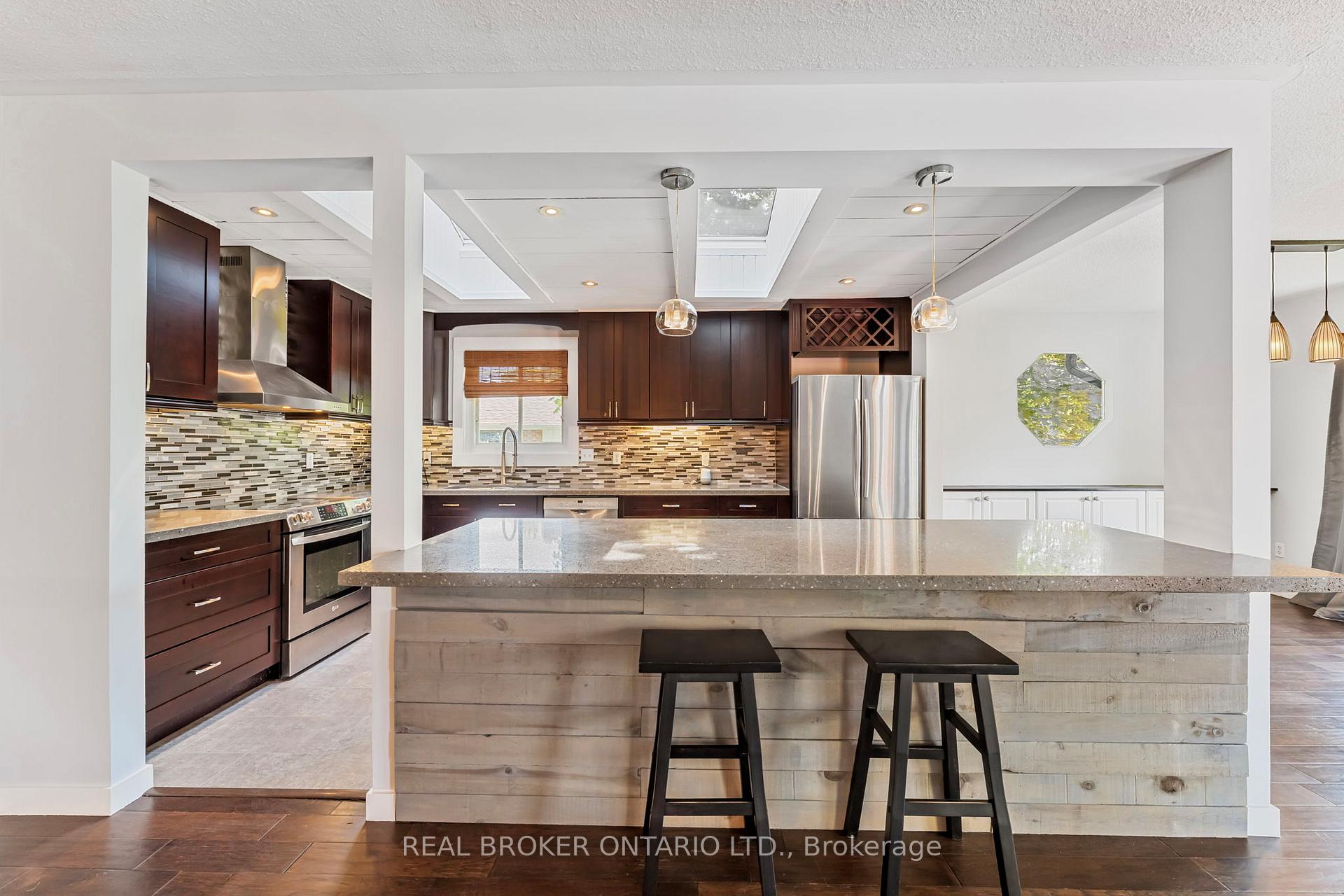 Photo 13 of 200 Hickory Lane, Barrie, Bayshore — HOMEH