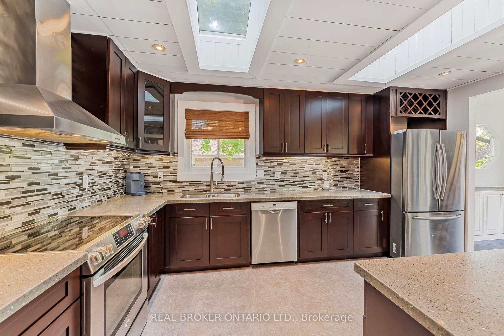Photo 14 of 200 Hickory Lane, Barrie, Bayshore — HOMEH