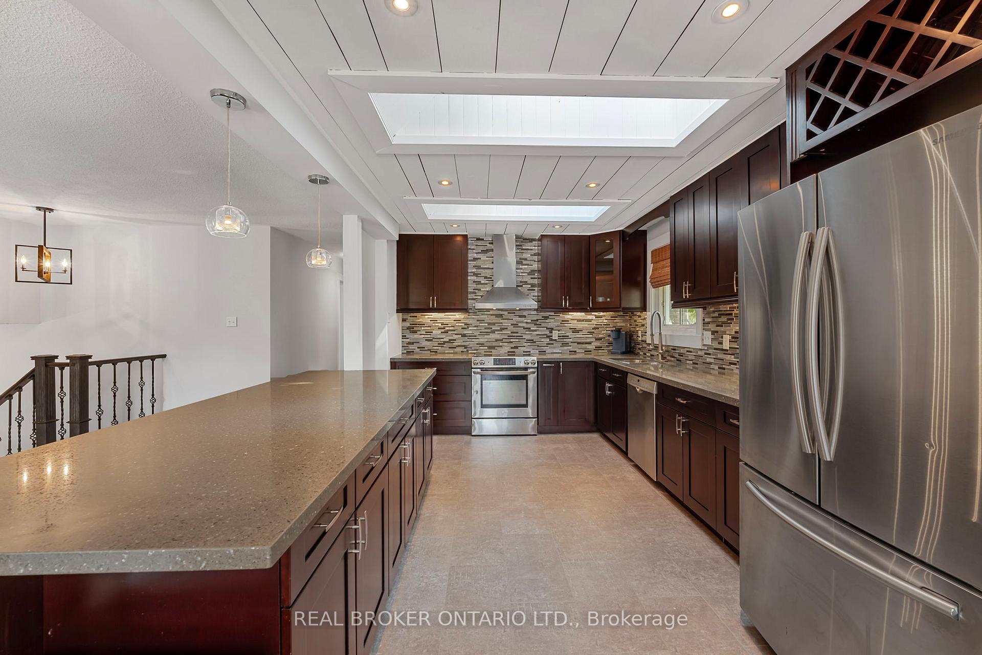 Photo 16 of 200 Hickory Lane, Barrie, Bayshore — HOMEH