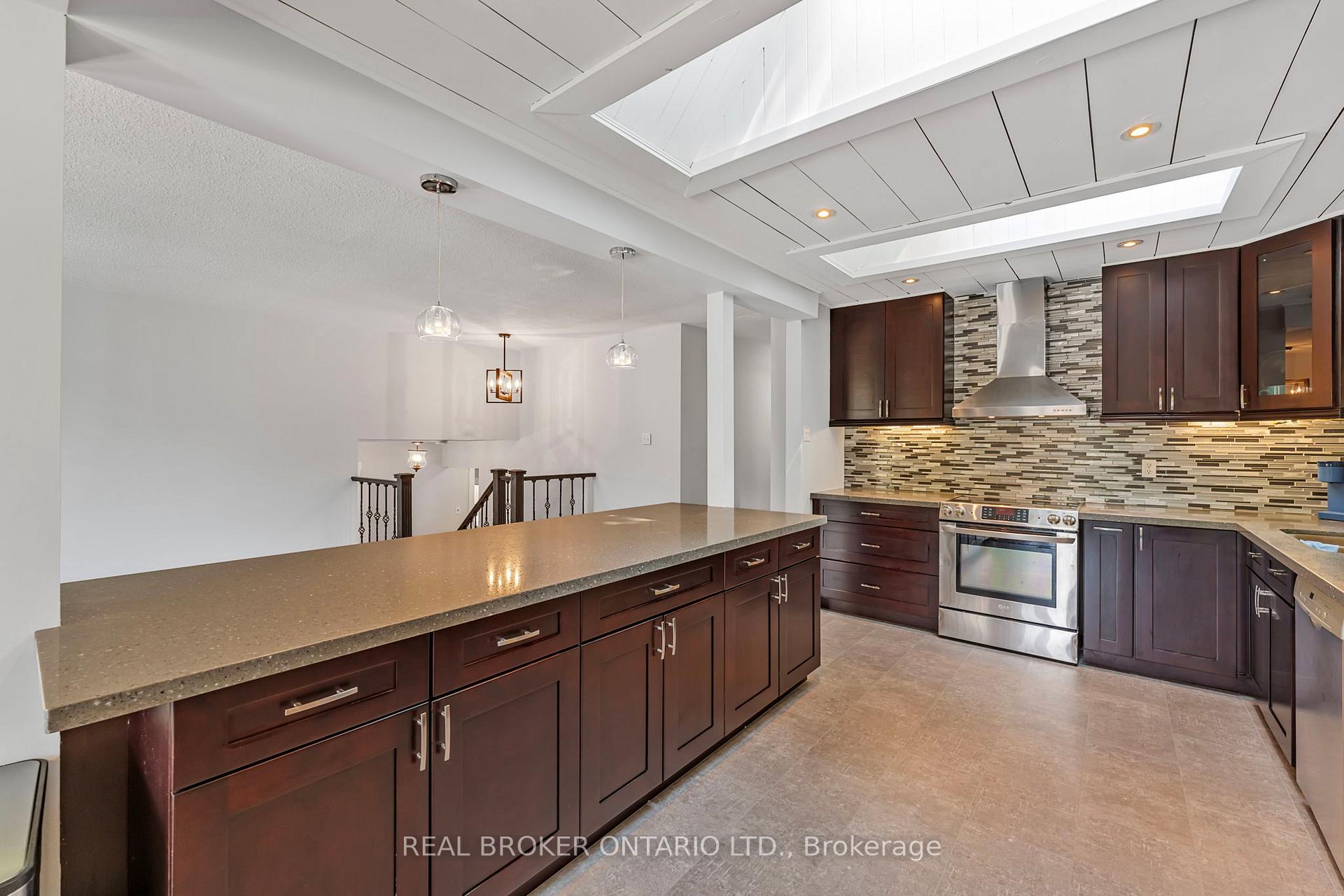 Photo 17 of 200 Hickory Lane, Barrie, Bayshore — HOMEH