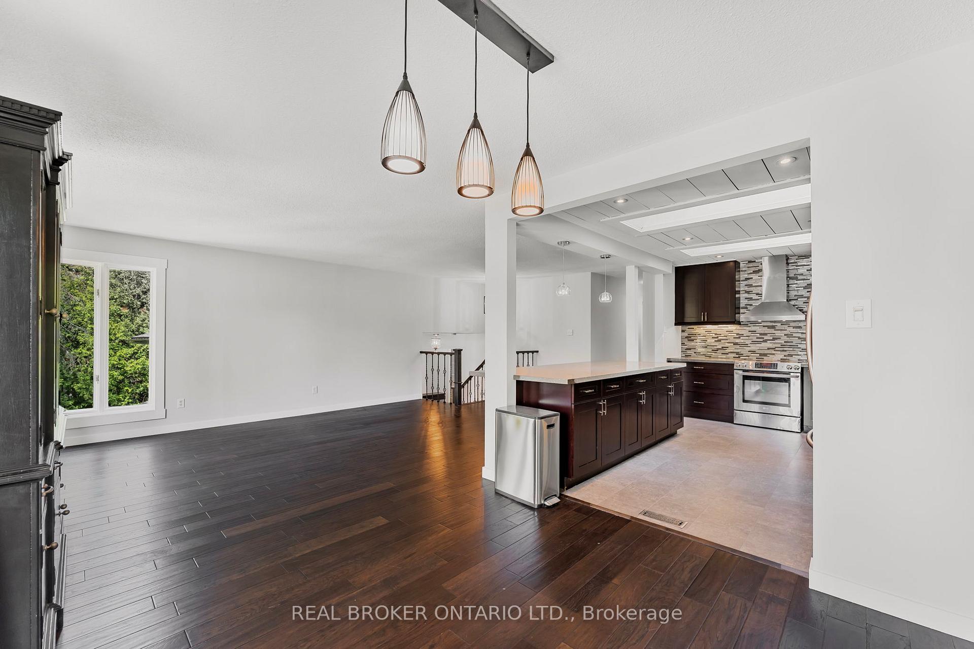 Photo 18 of 200 Hickory Lane, Barrie, Bayshore — HOMEH