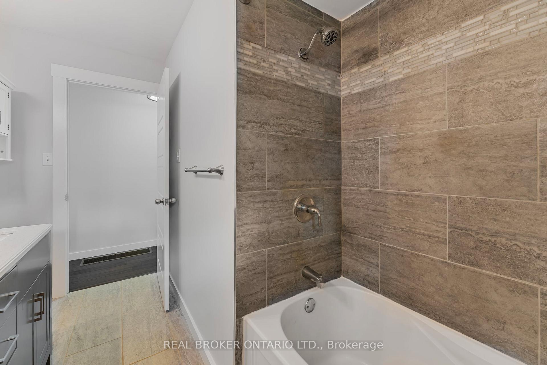 Photo 26 of 200 Hickory Lane, Barrie, Bayshore — HOMEH