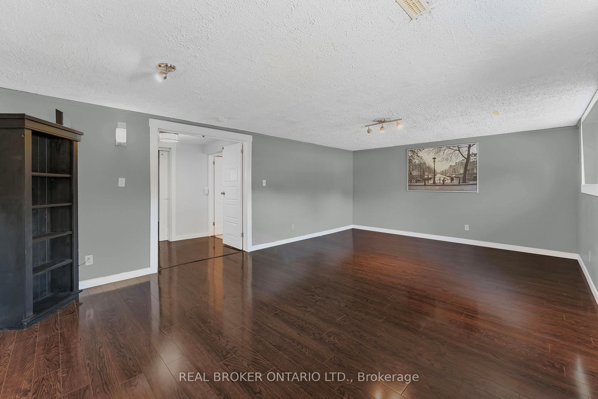 Photo 29 of 200 Hickory Lane, Barrie, Bayshore — HOMEH