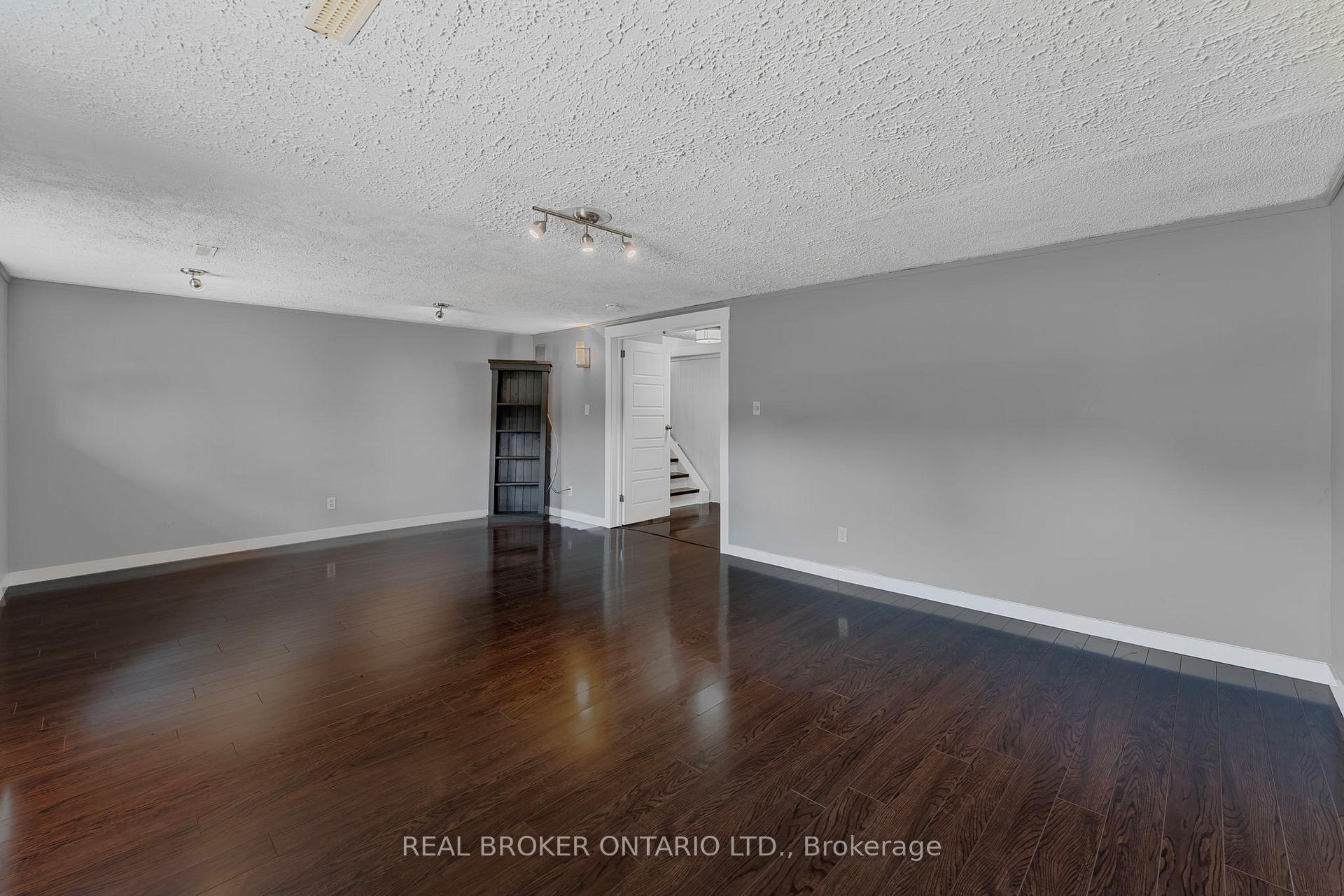Photo 31 of 200 Hickory Lane, Barrie, Bayshore — HOMEH