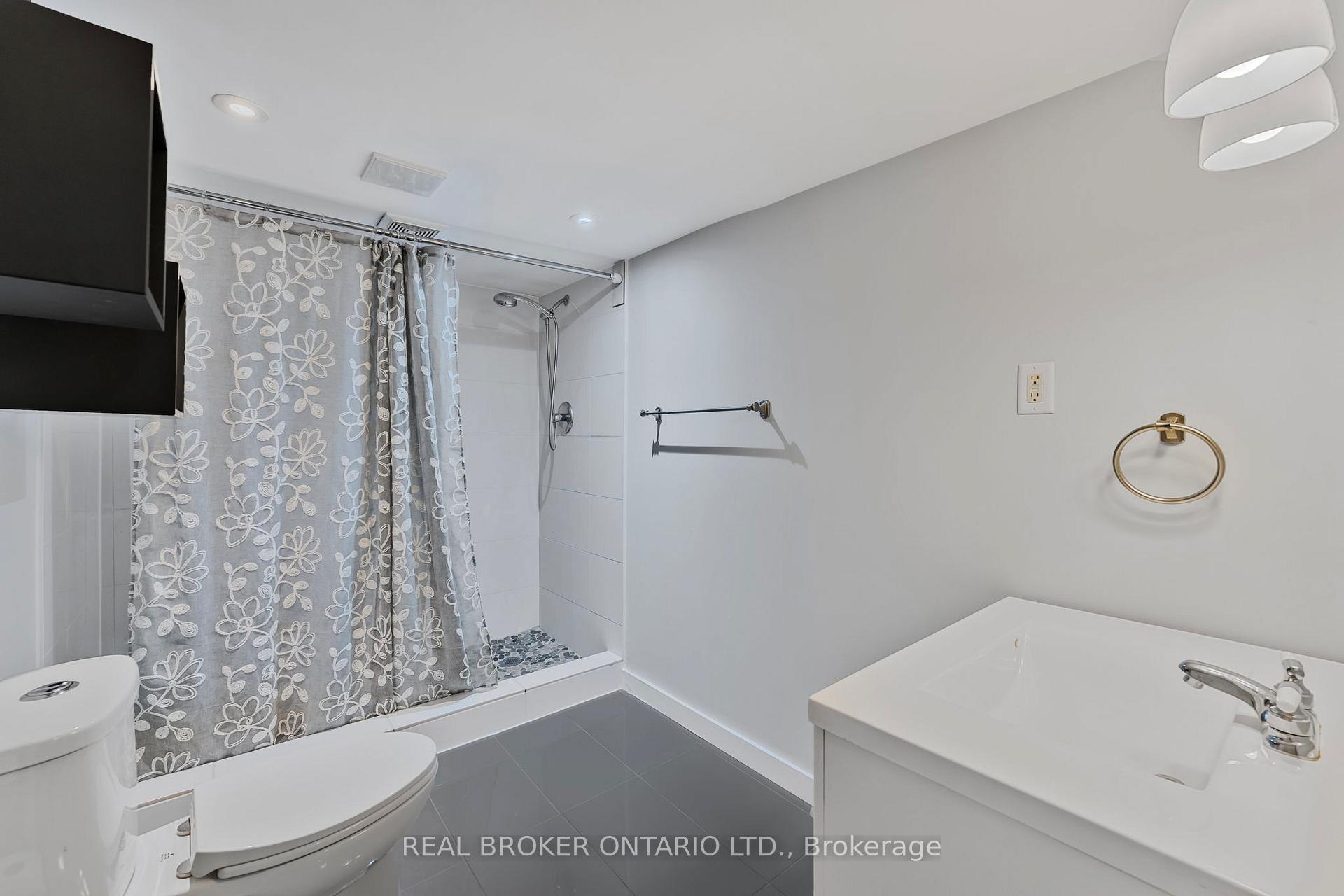 Photo 36 of 200 Hickory Lane, Barrie, Bayshore — HOMEH