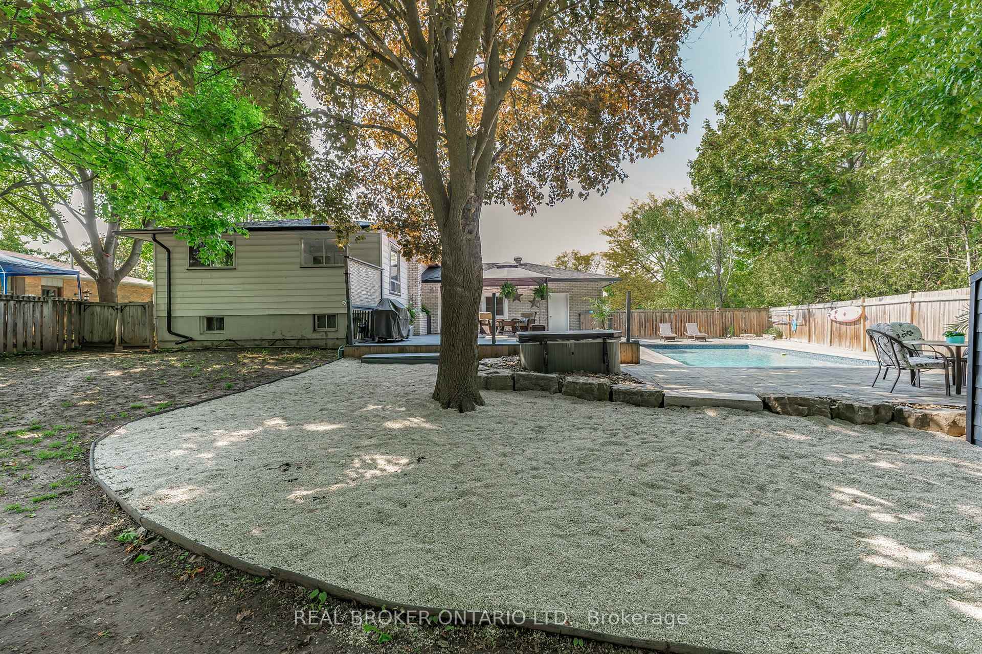 Photo 47 of 200 Hickory Lane, Barrie, Bayshore — HOMEH