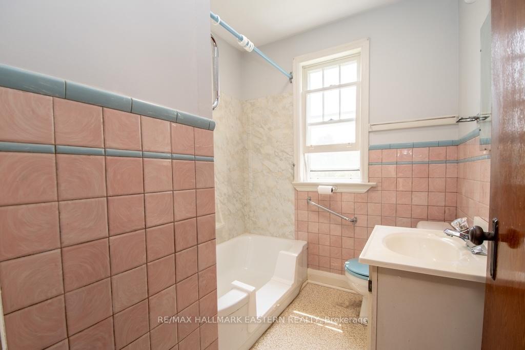Photo 21 of 2449 Lansdowne Street W, Cavan Monaghan, Cavan-Monaghan — HOMEH