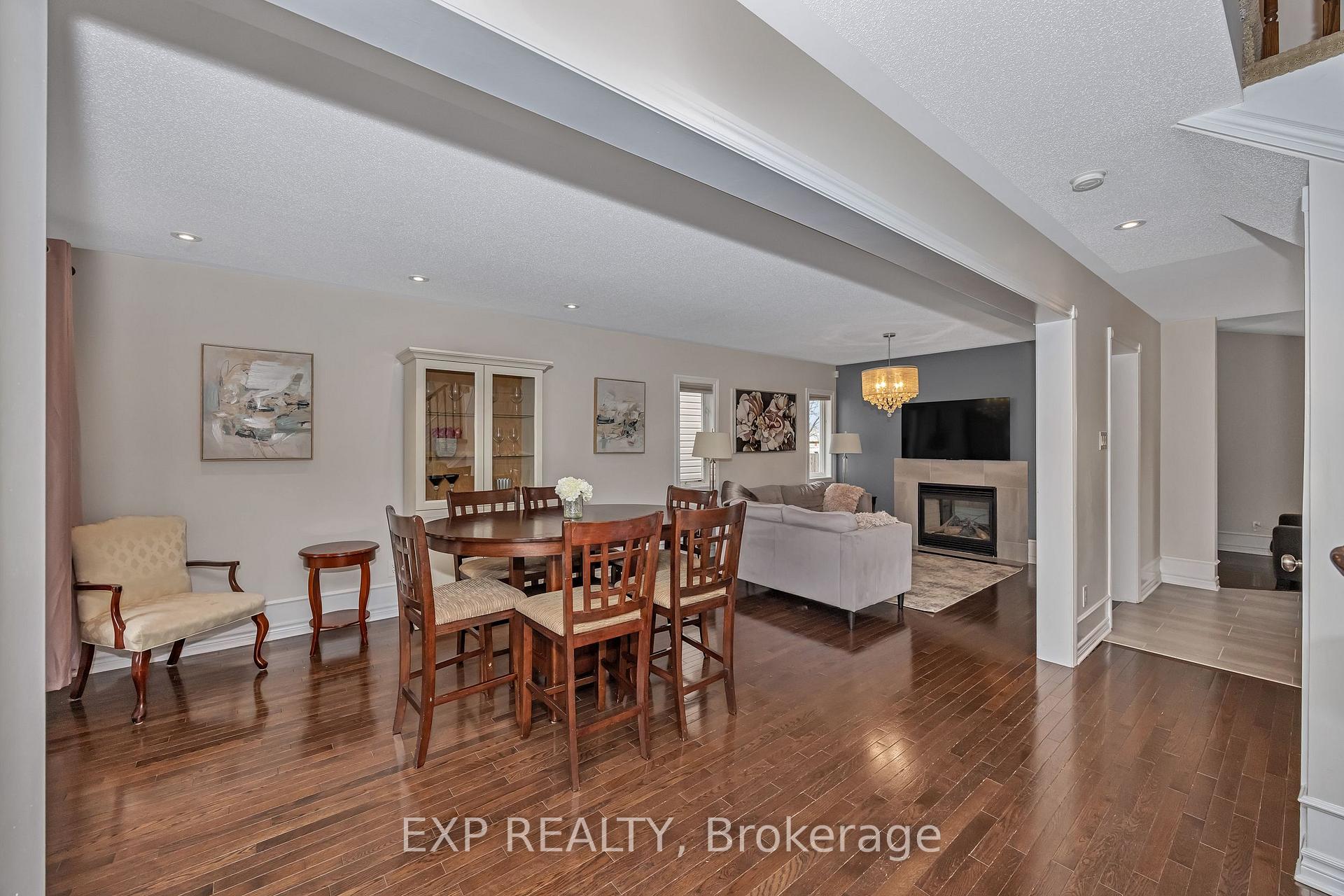 Photo 4 of 574 Dusty Miller Crescent, Ottawa, Riverside South/Gloucester Glen — HOMEH