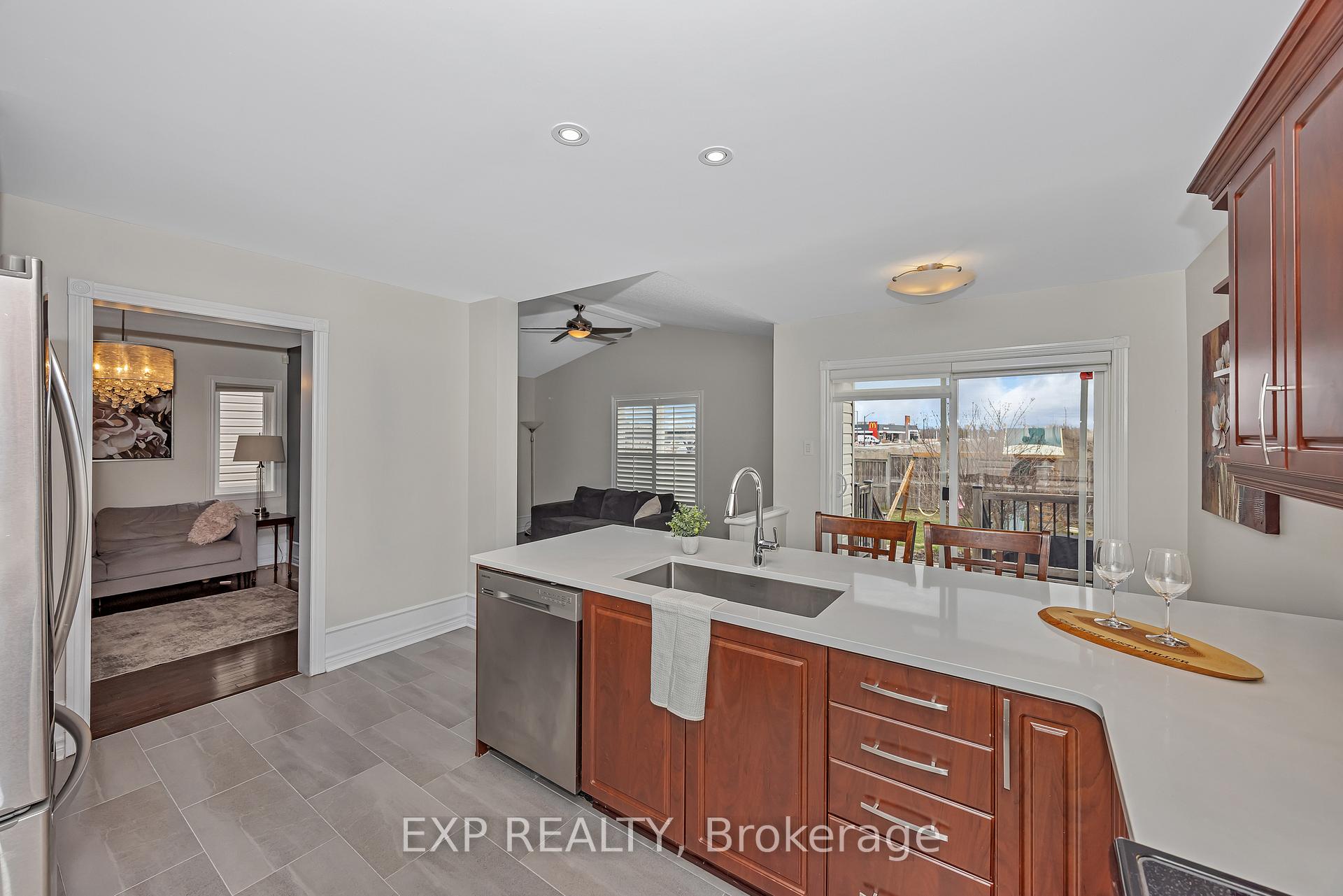 Photo 16 of 574 Dusty Miller Crescent, Ottawa, Riverside South/Gloucester Glen — HOMEH