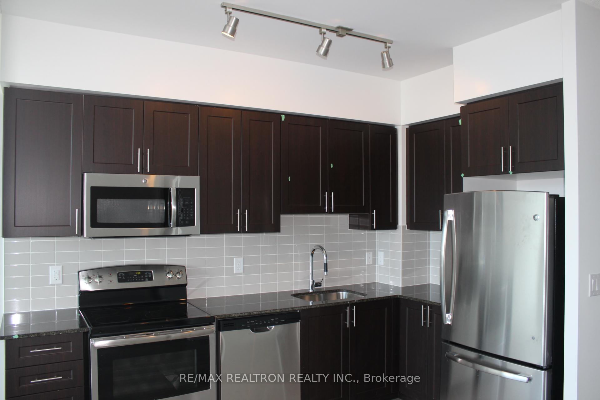 Photo 6 of Unit PH10, 7167 Yonge Street, Markham, Grandview — HOMEH