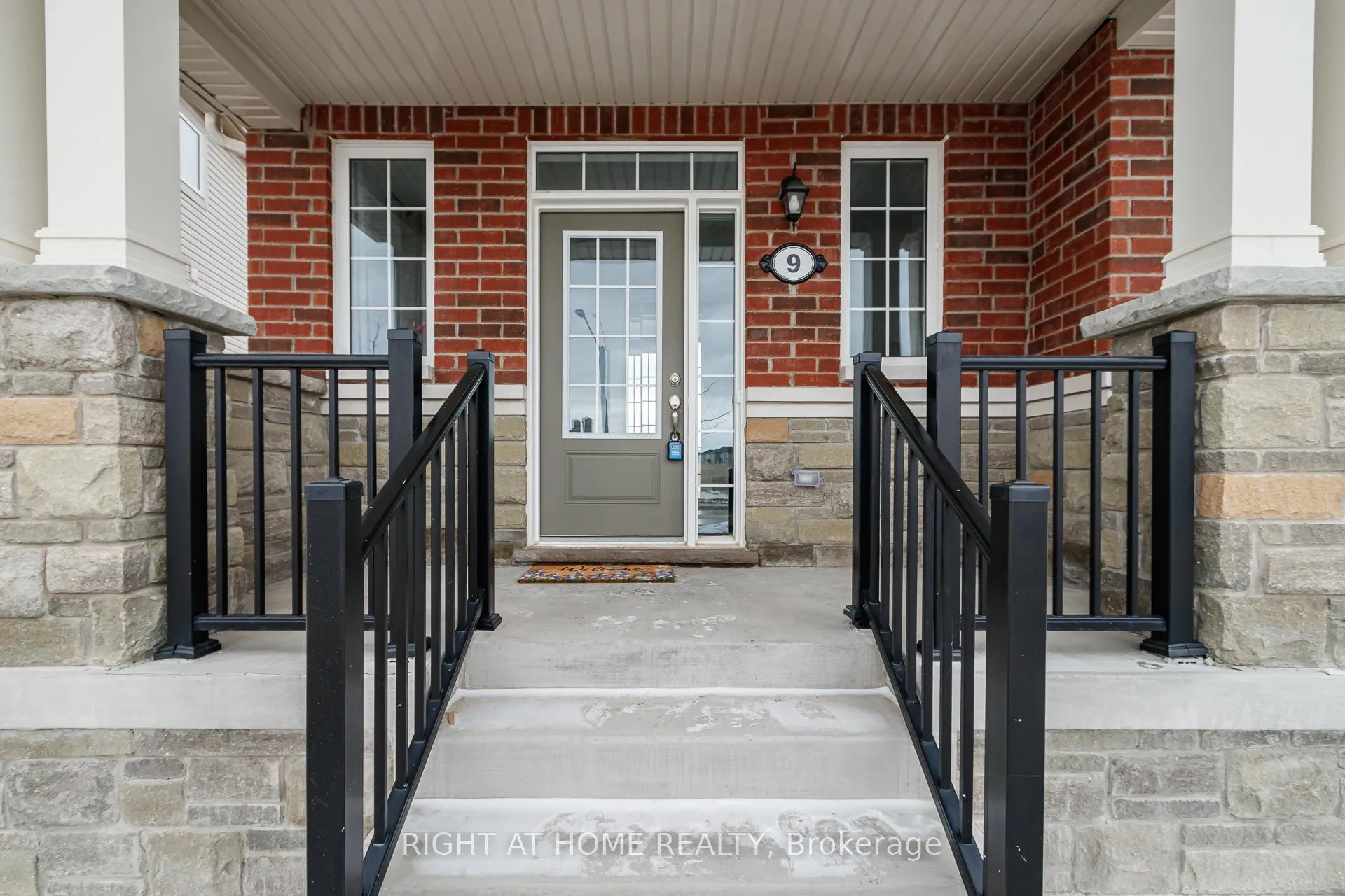 Photo 3 of 9 Mission Street, Wasaga Beach — HOMEH