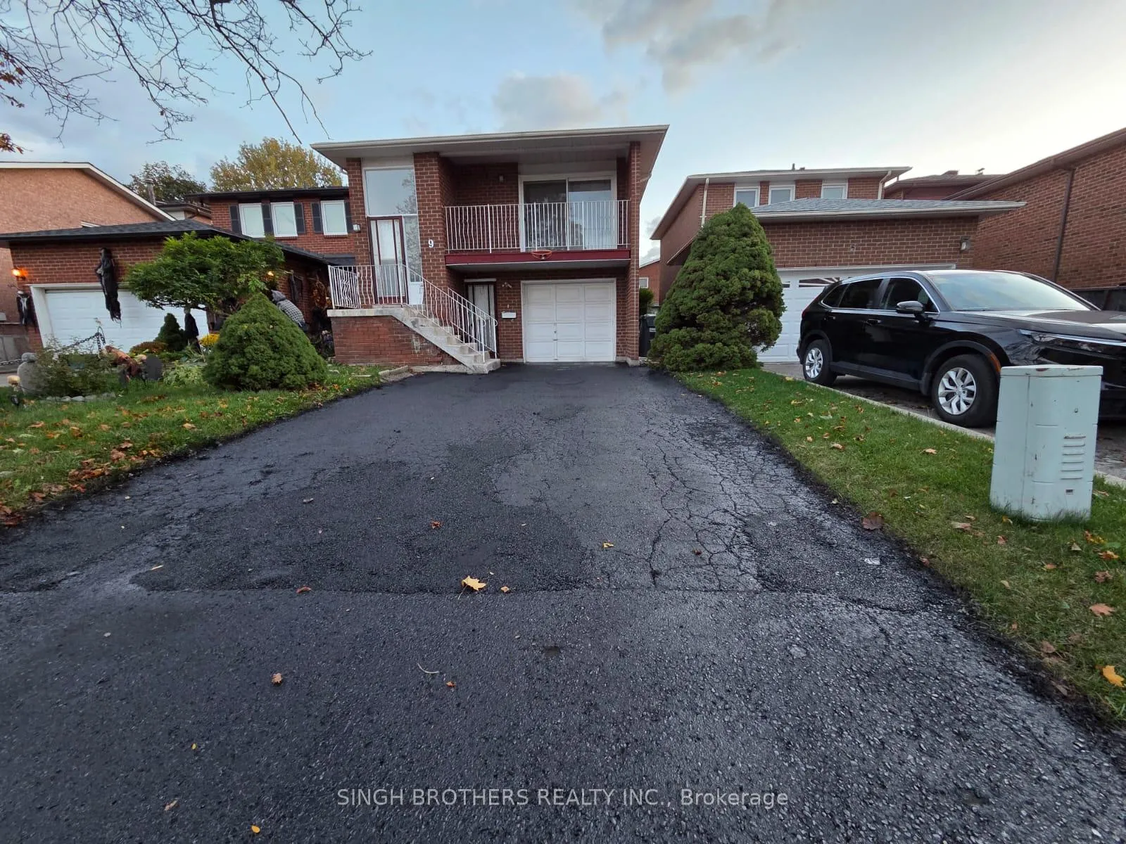 Photo 1 of 9 Deerpark Crescent, Brampton, Brampton West — HOMEH